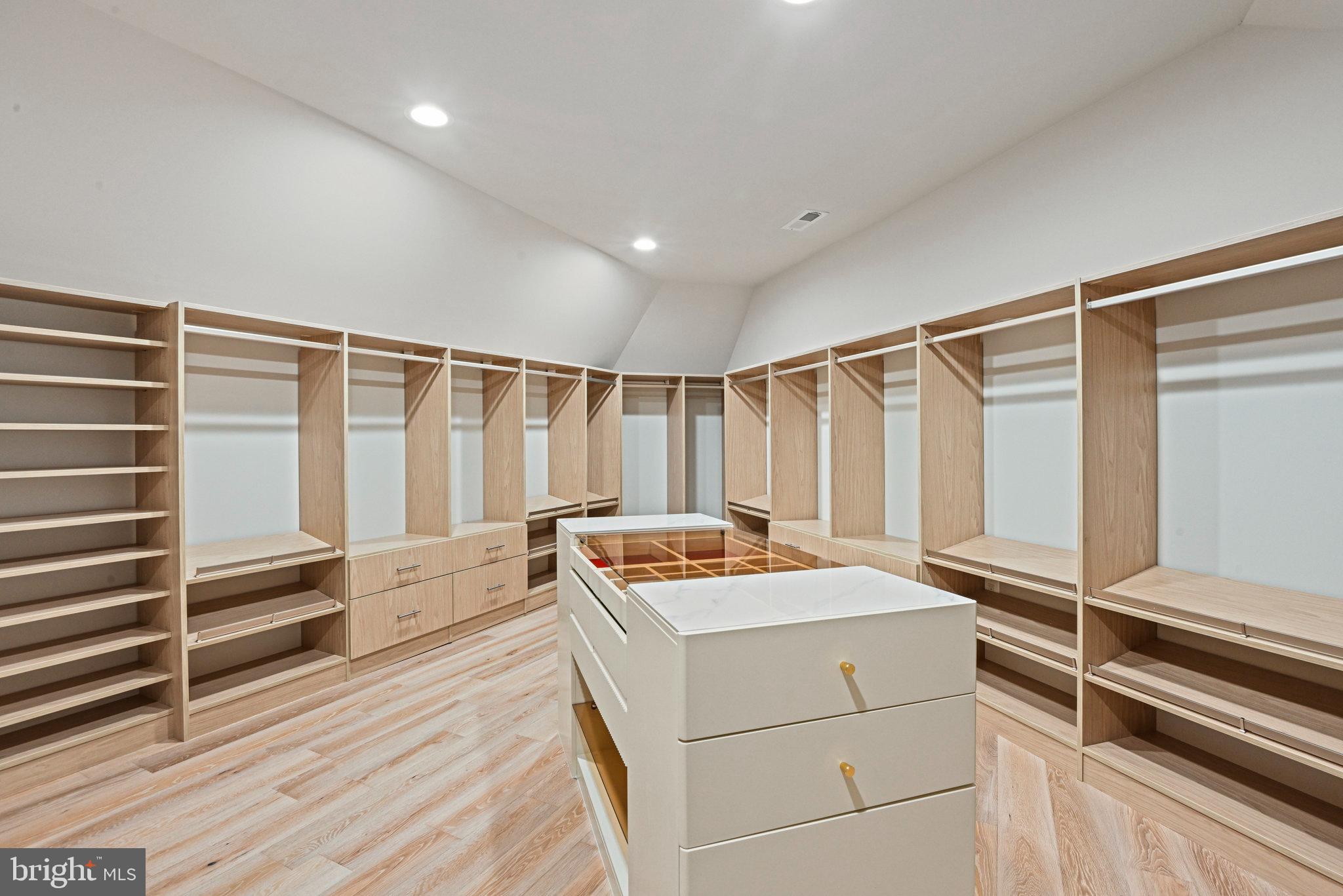 HOLLY GLEN - Residential