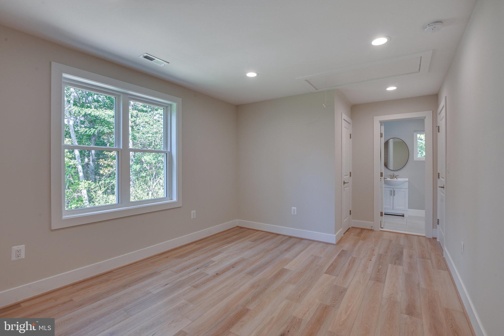 HOLLY GLEN - Residential