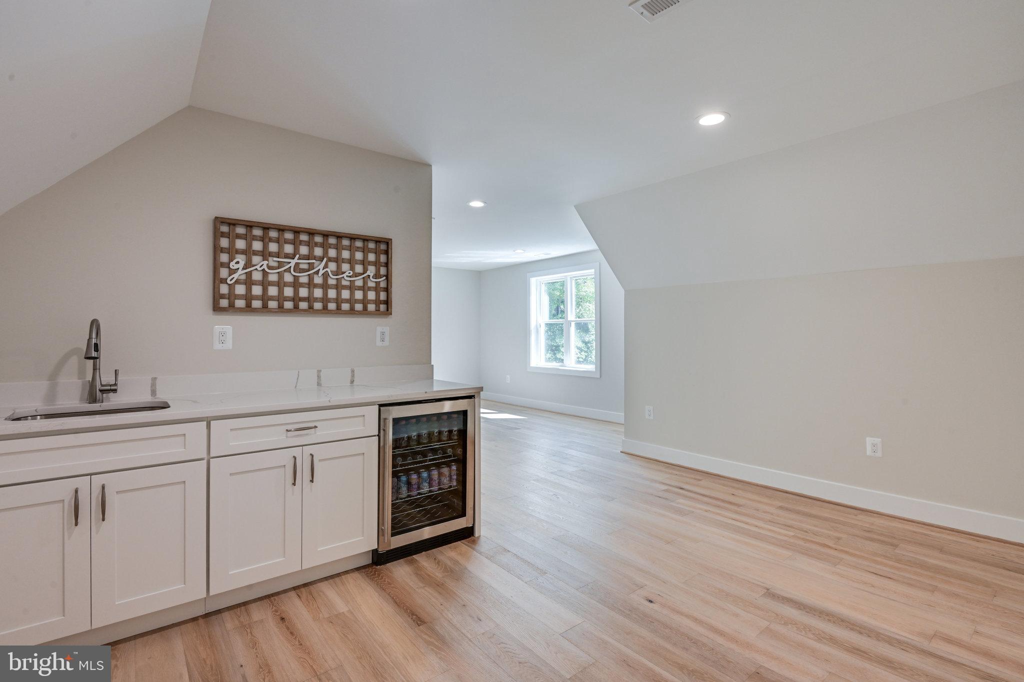 HOLLY GLEN - Residential