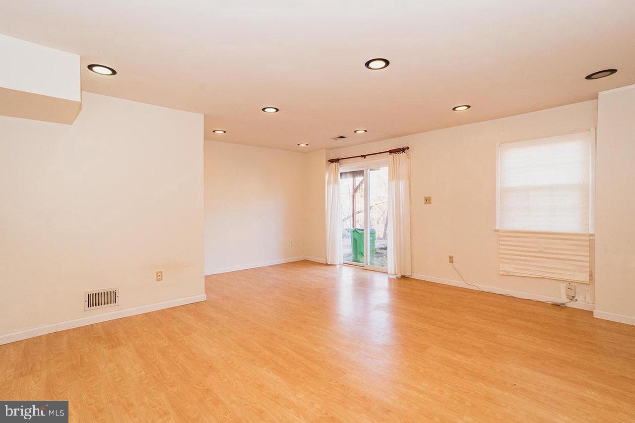 FOREST WALK - Residential Lease