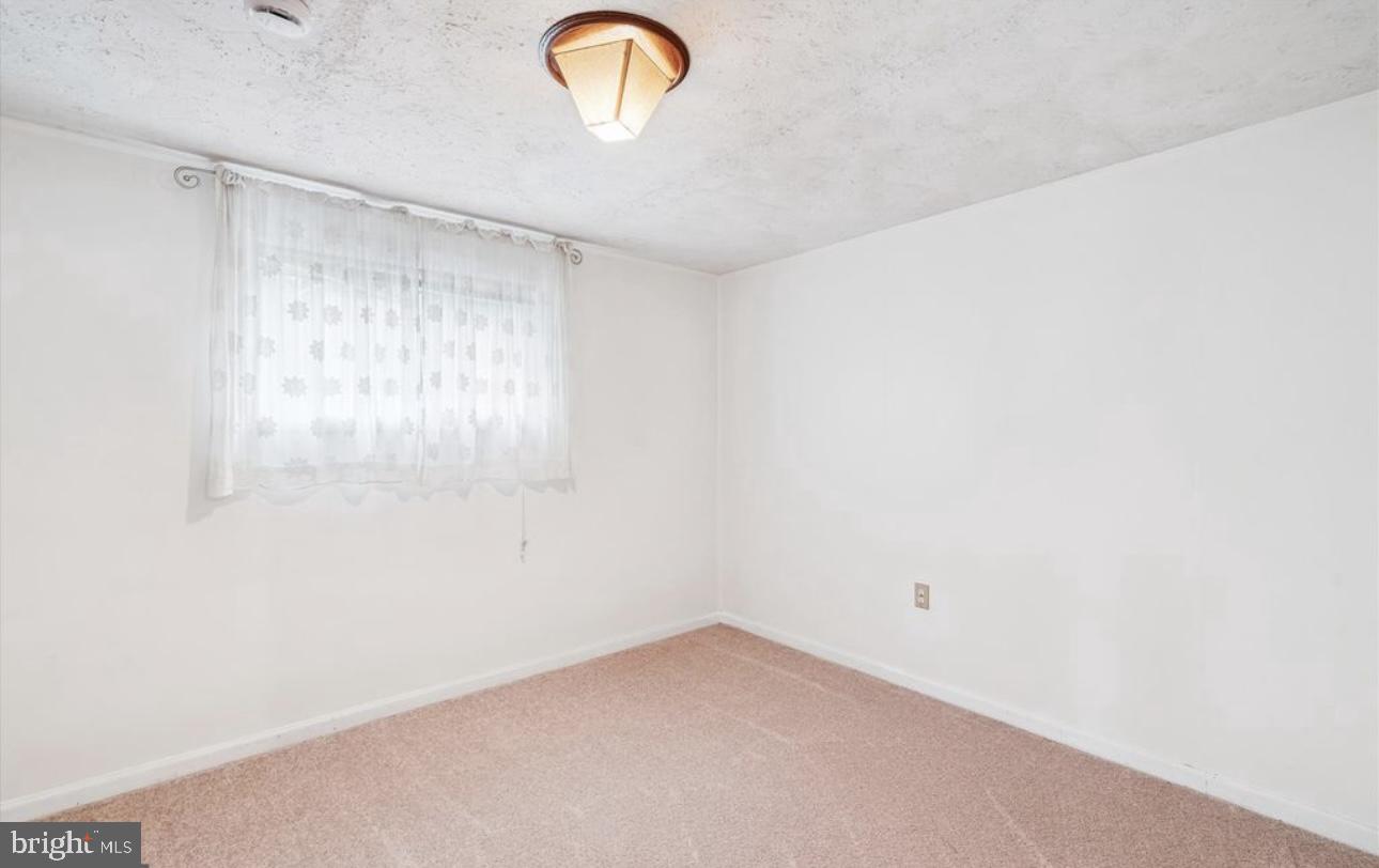 COLLEGE PARK WOODS - Residential Lease