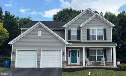 Photo of 30 Scarlet Oak Drive, ETTERS, PA 17319 (MLS # PAYK2110594)