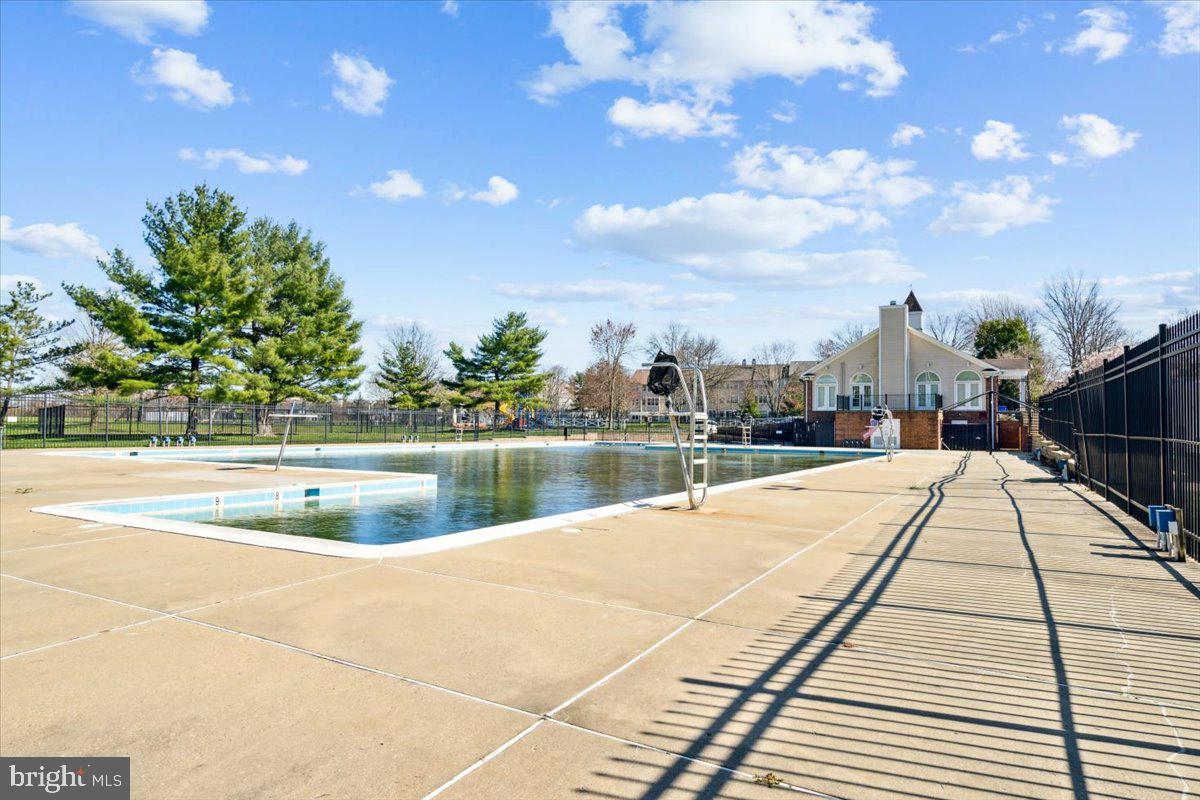 LONGMEAD CROSSING - Residential