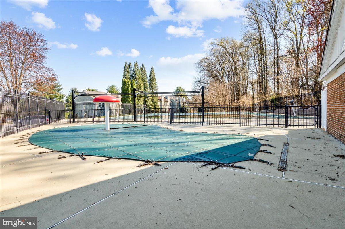 LONGMEAD CROSSING - Residential