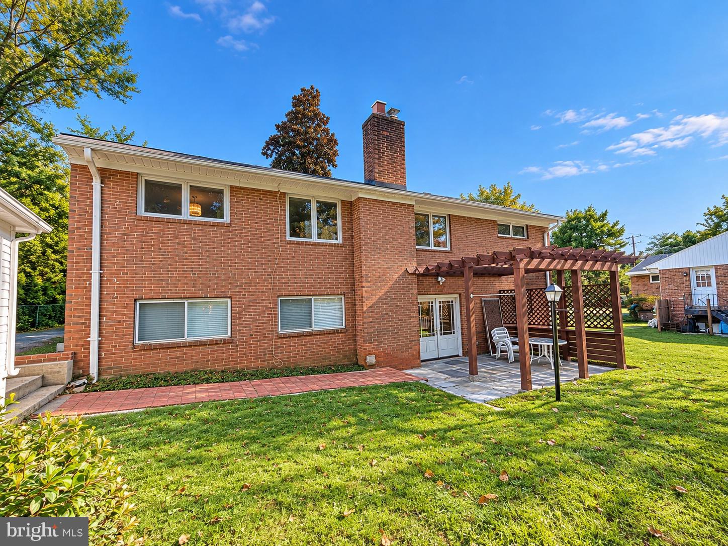 5819 GROSVENOR LANE