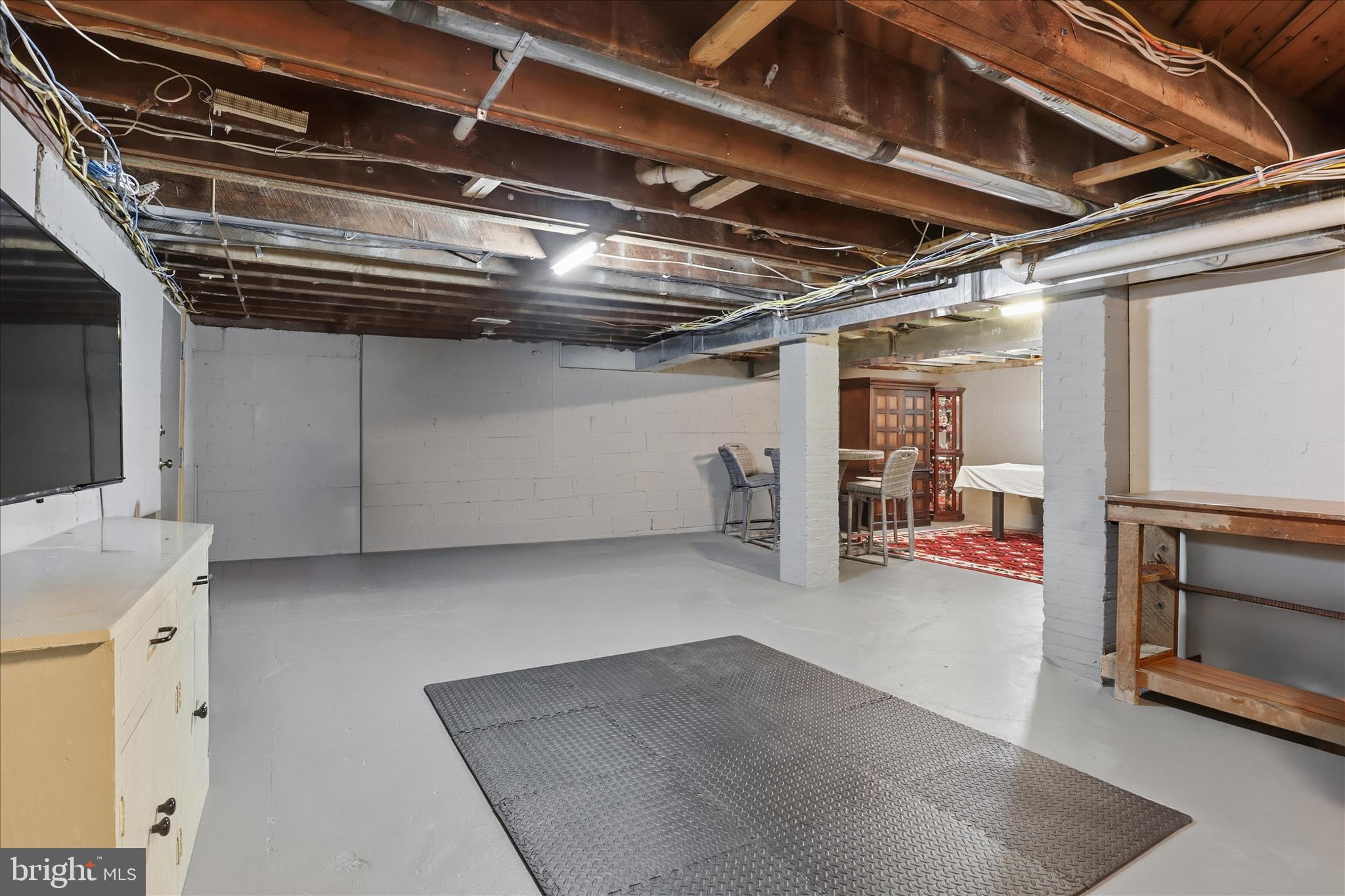 CLARENDON - Residential Lease