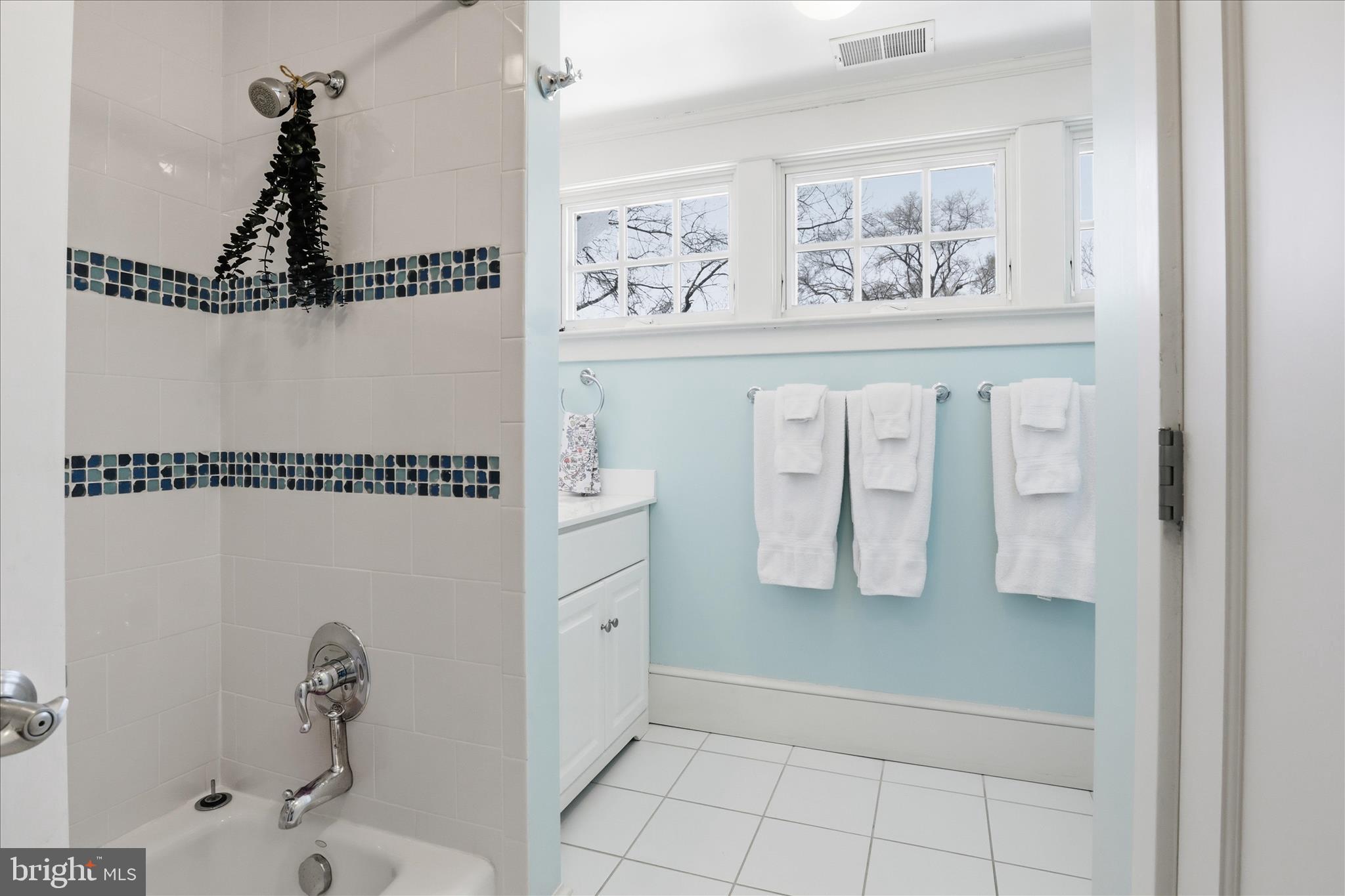 CLARENDON - Residential Lease