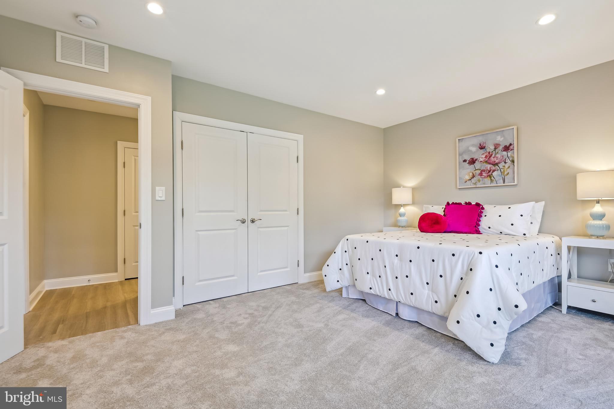 PAVILION IN THE PARK - Residential