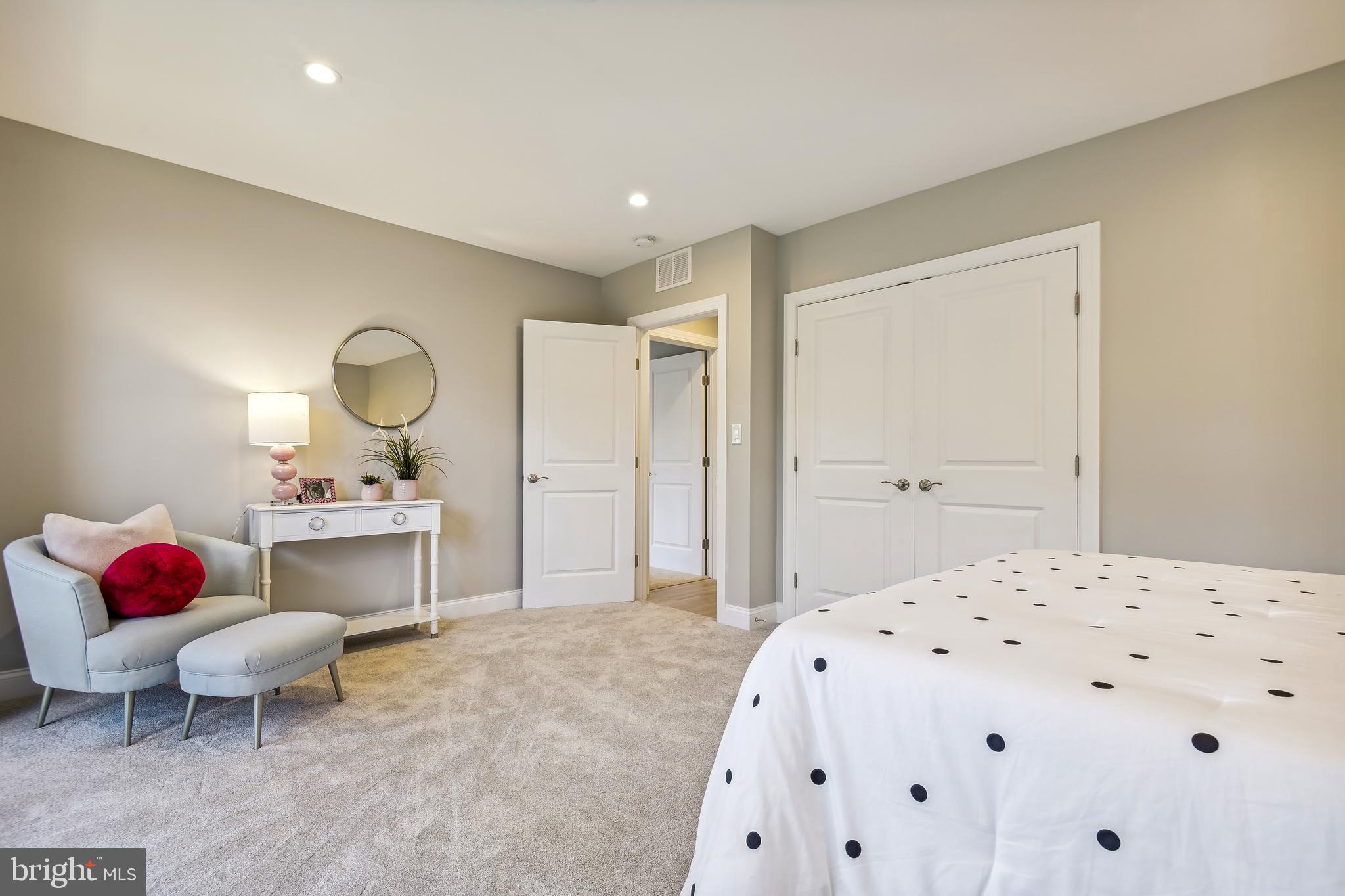 PAVILION IN THE PARK - Residential