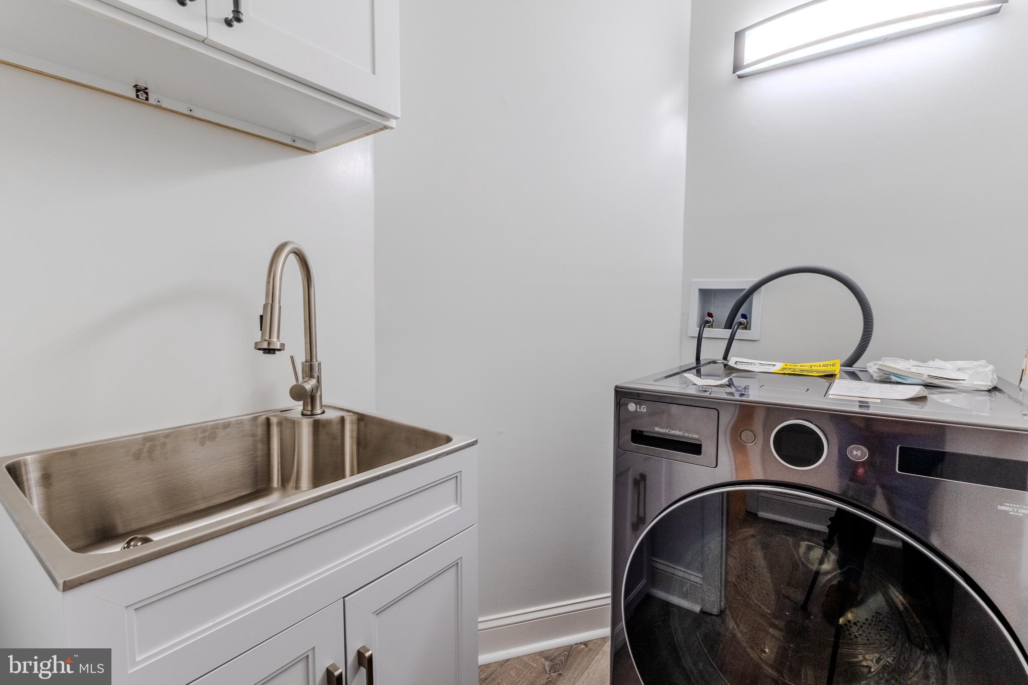 ROLLING KNOLLS - Residential