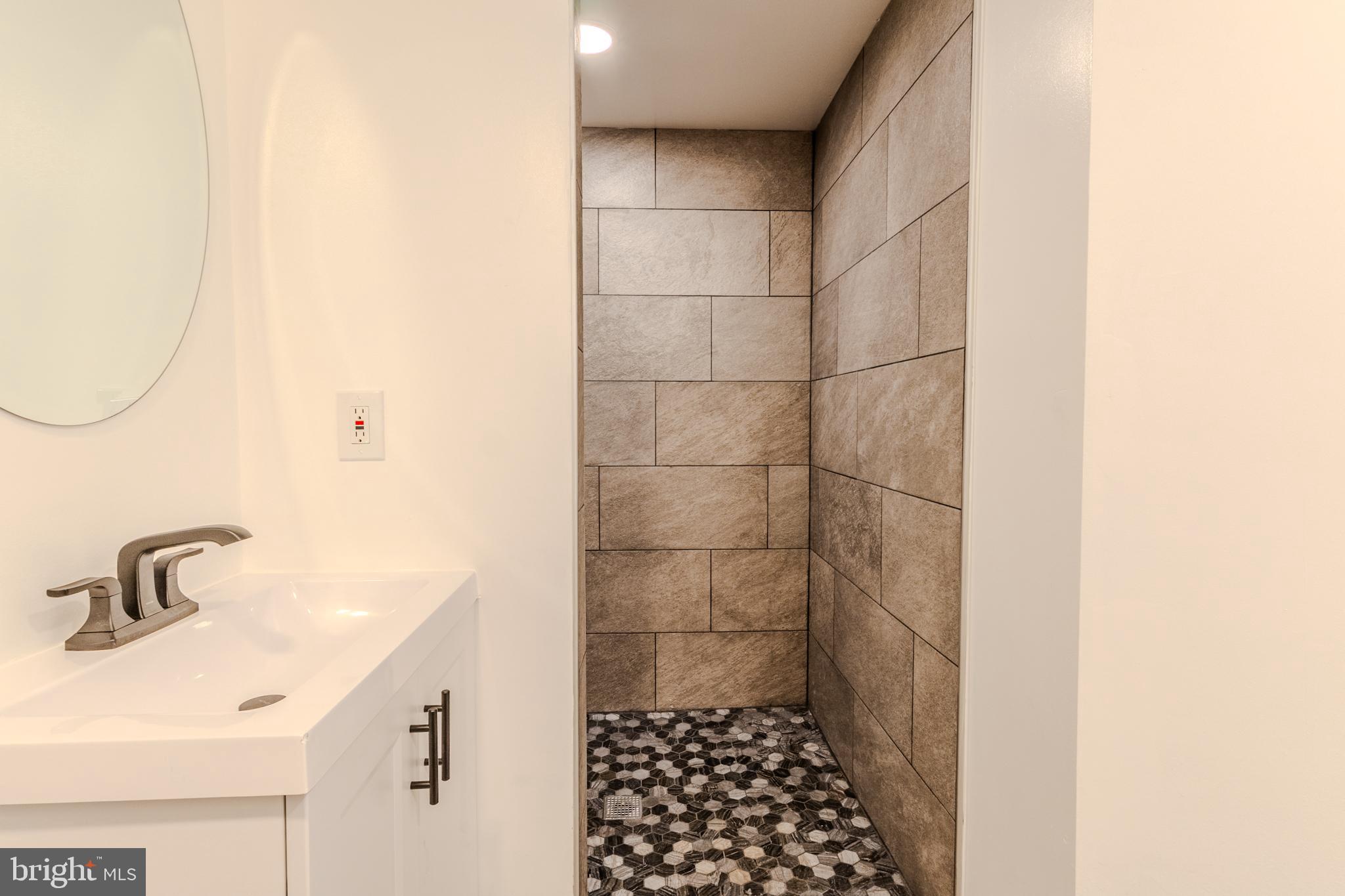 ROLLING KNOLLS - Residential