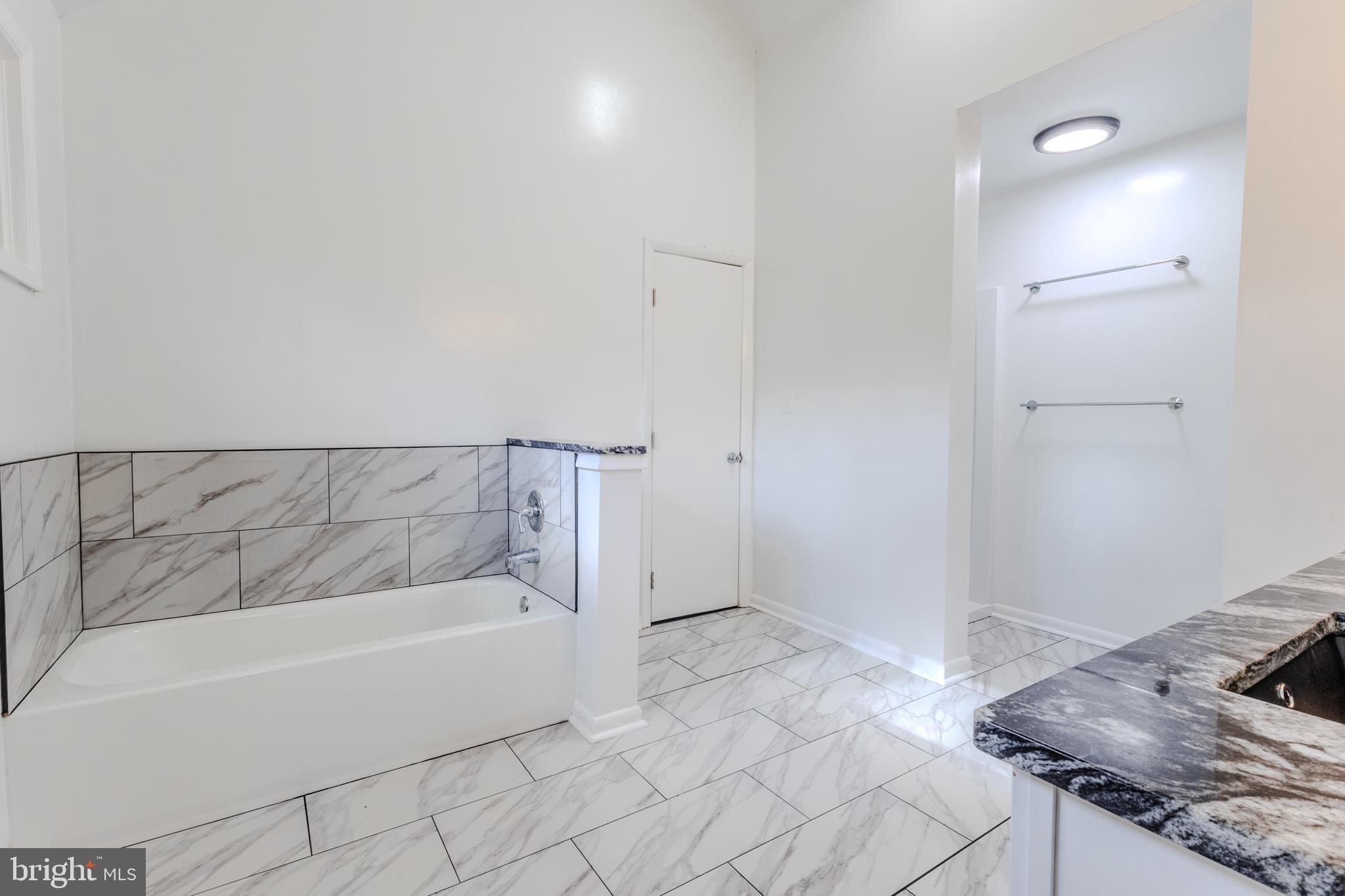 ROLLING KNOLLS - Residential