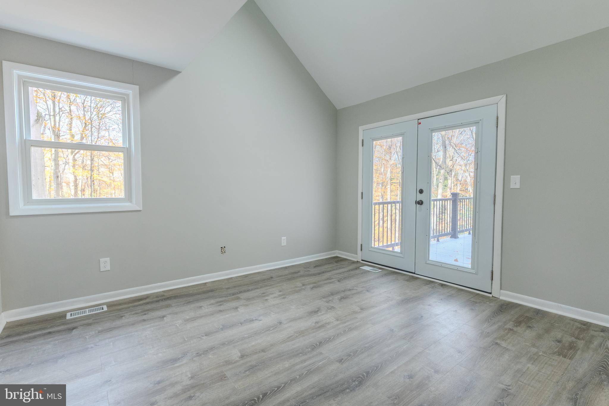 ROLLING KNOLLS - Residential