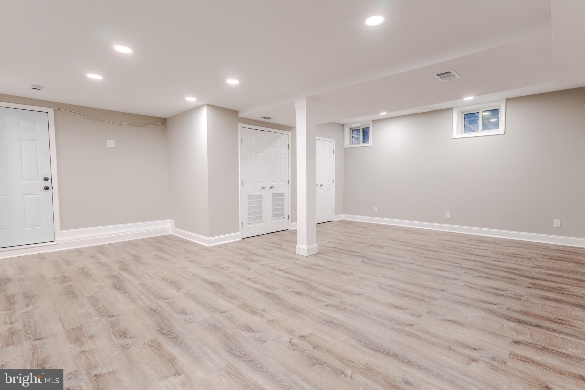 ROLLING KNOLLS - Residential