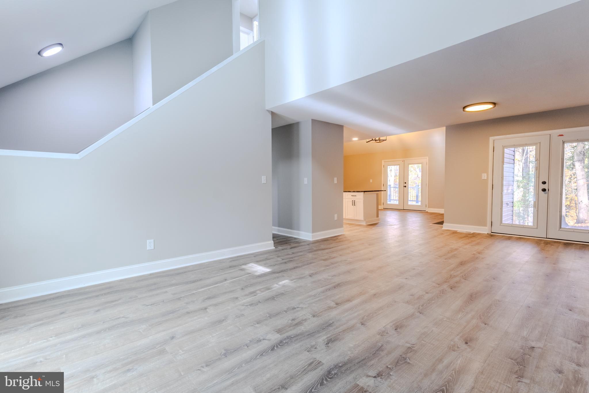 ROLLING KNOLLS - Residential