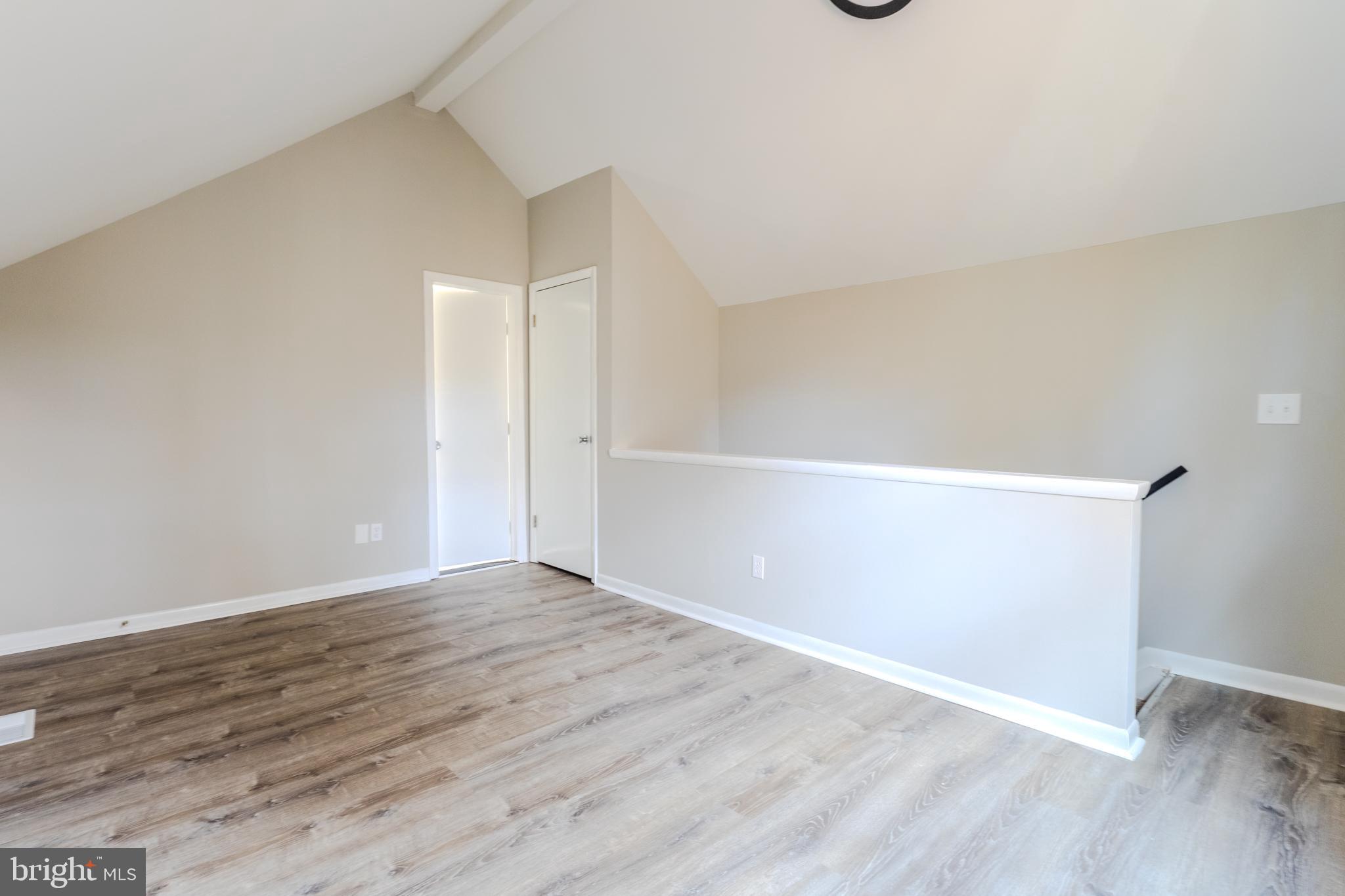 ROLLING KNOLLS - Residential