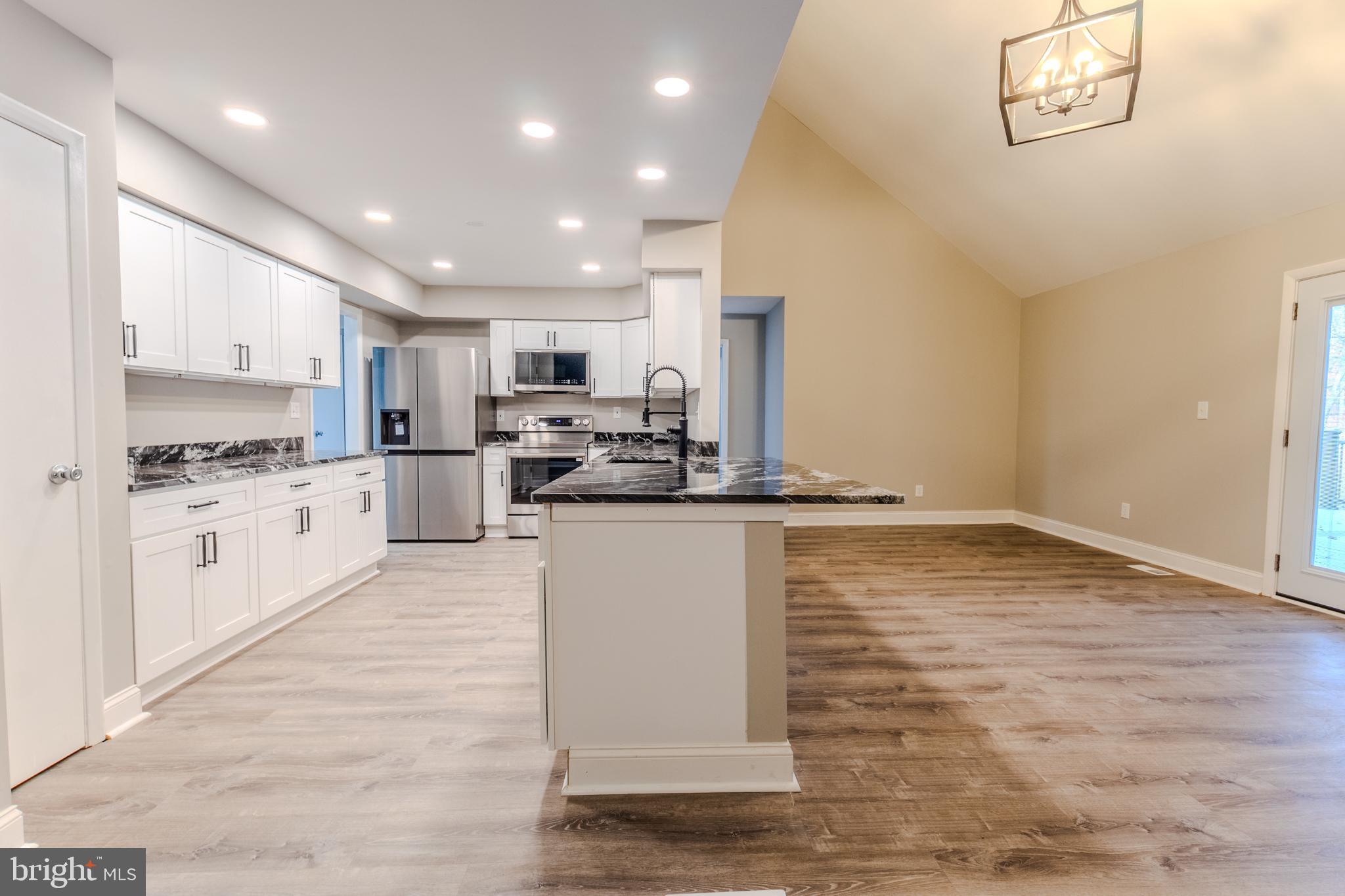 ROLLING KNOLLS - Residential