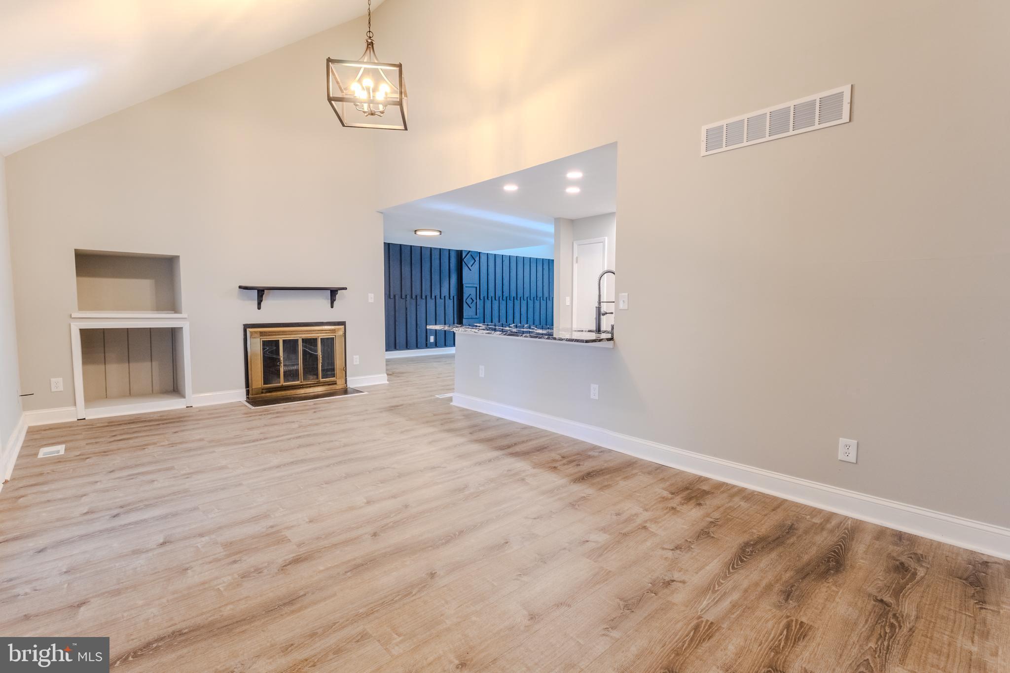 ROLLING KNOLLS - Residential