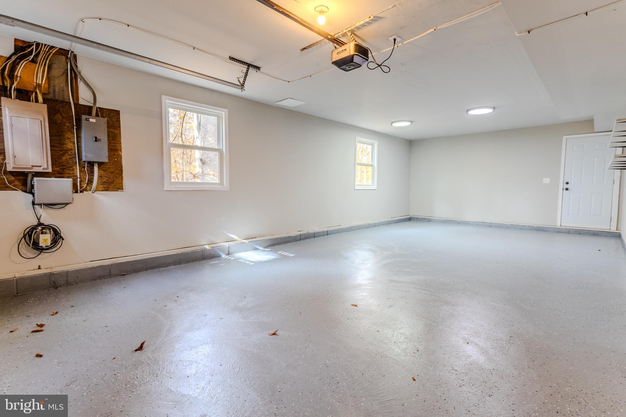 ROLLING KNOLLS - Residential