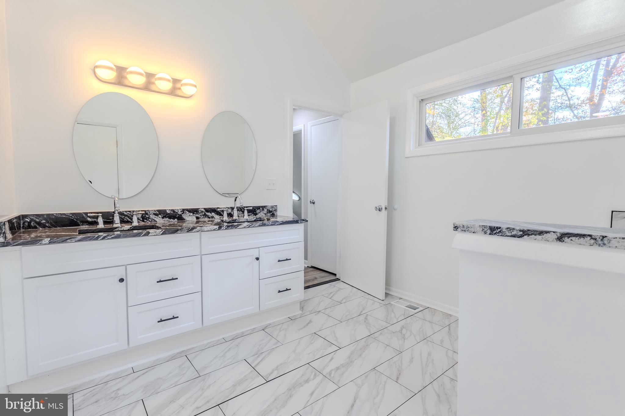 ROLLING KNOLLS - Residential