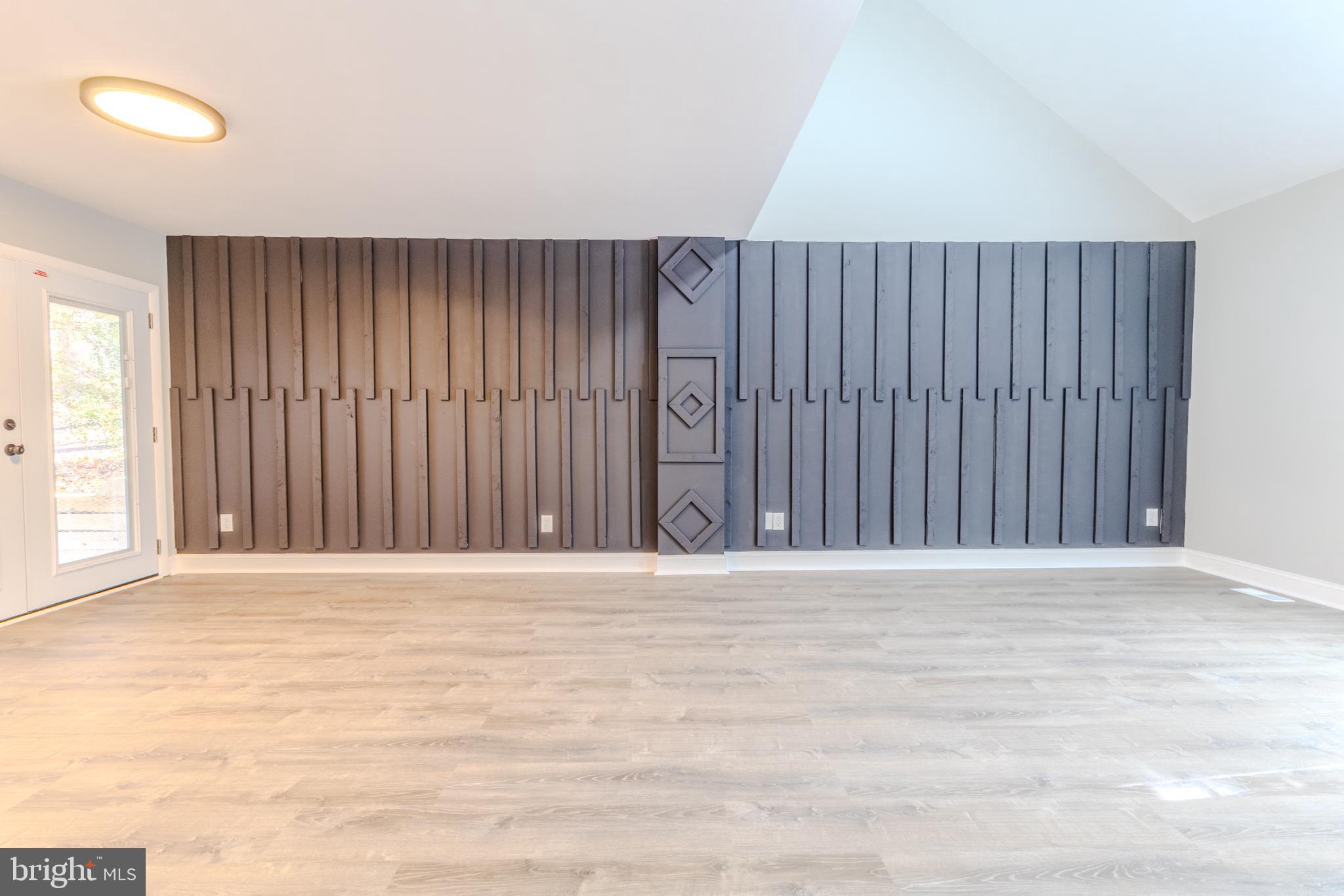 ROLLING KNOLLS - Residential