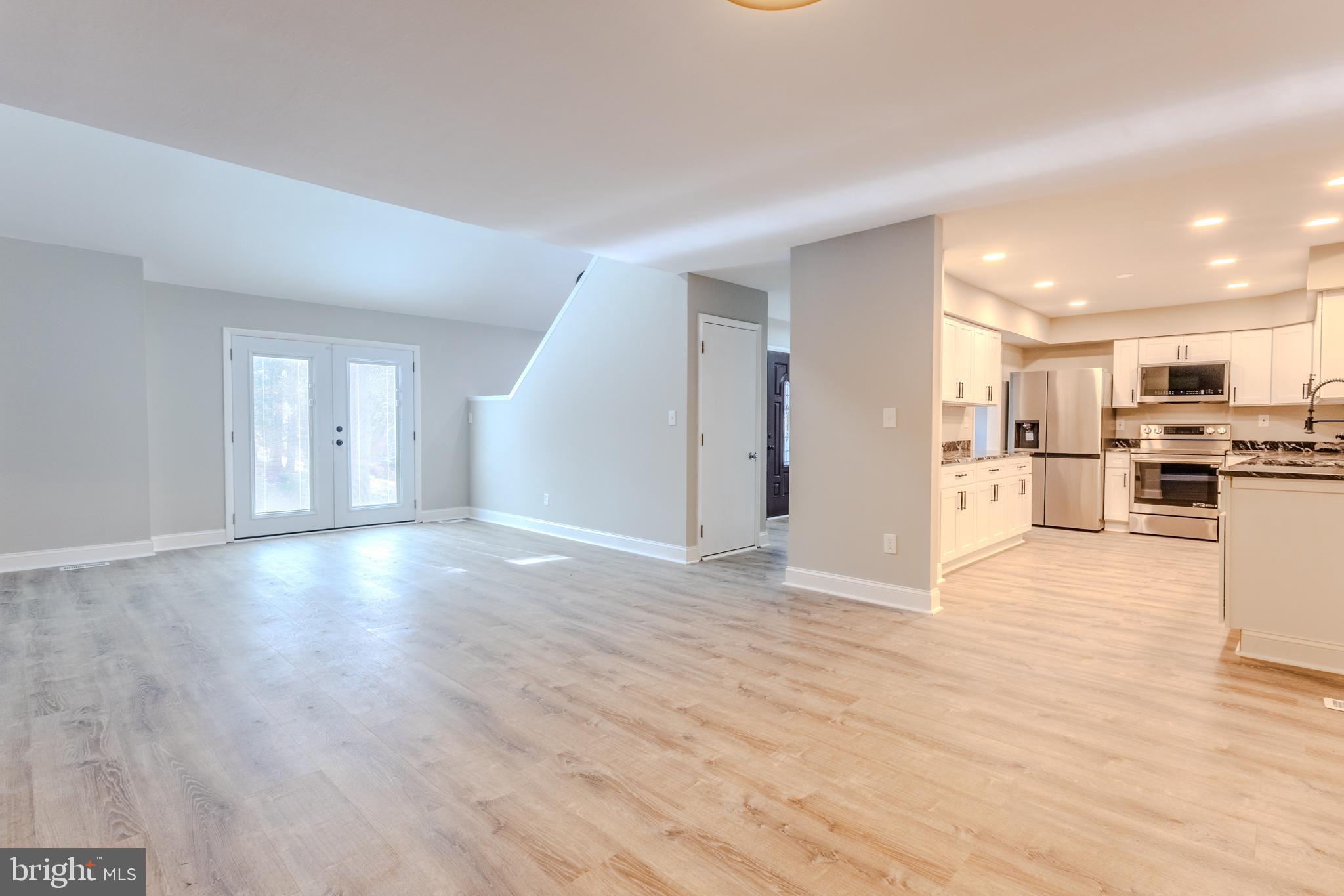 ROLLING KNOLLS - Residential