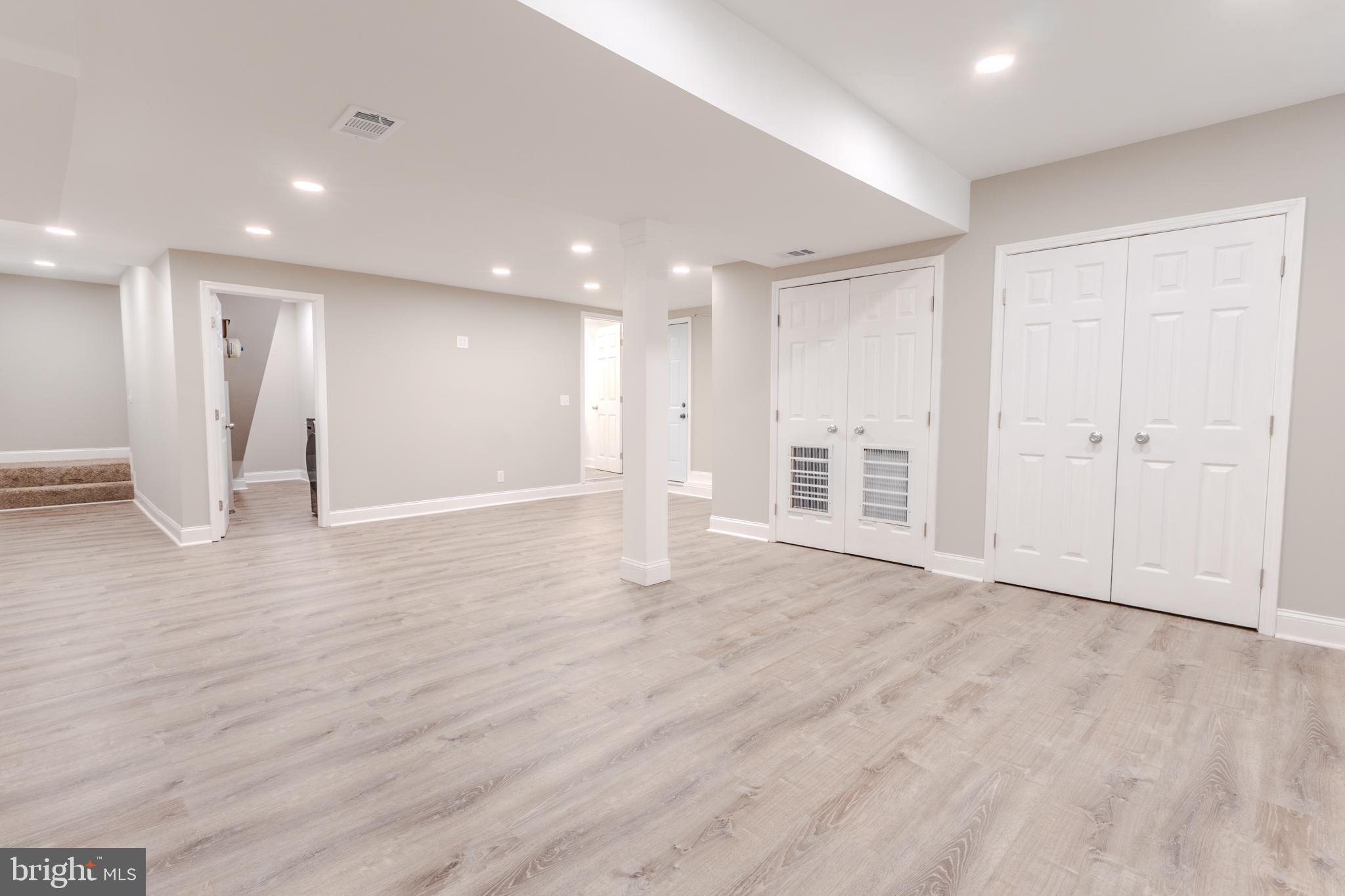 ROLLING KNOLLS - Residential