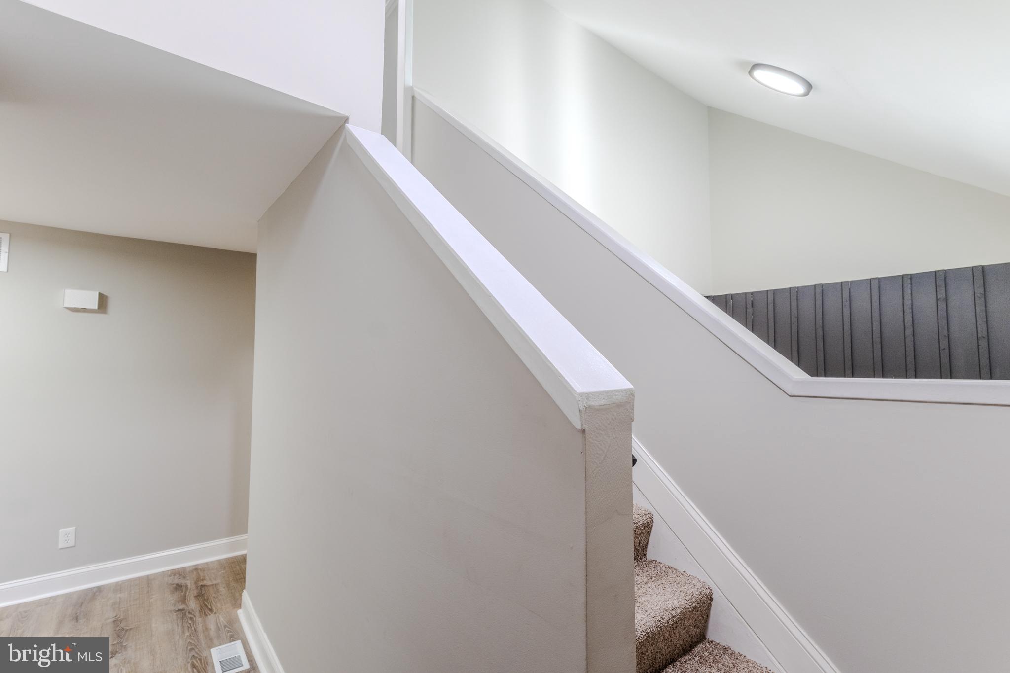 ROLLING KNOLLS - Residential