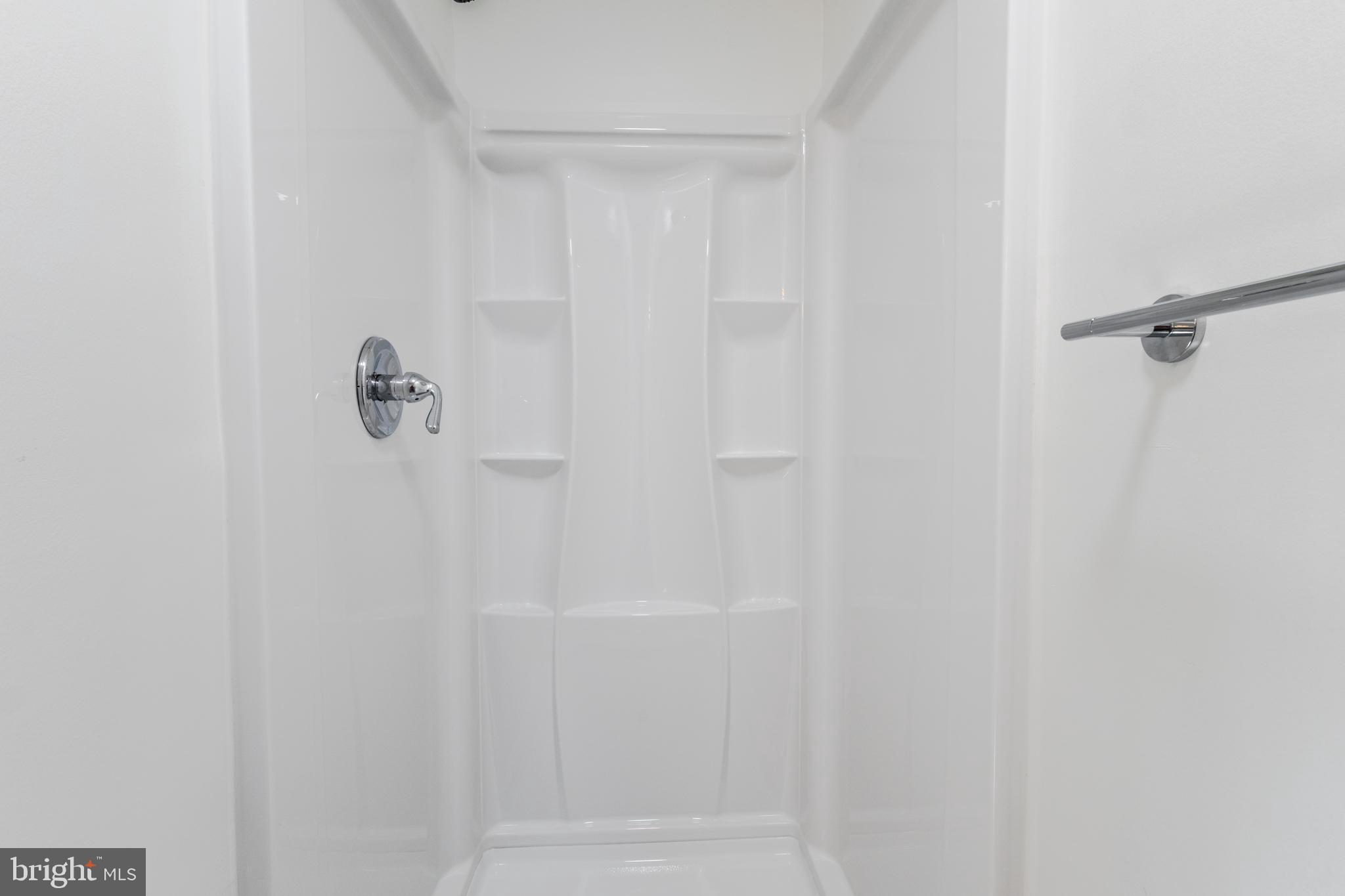 ROLLING KNOLLS - Residential