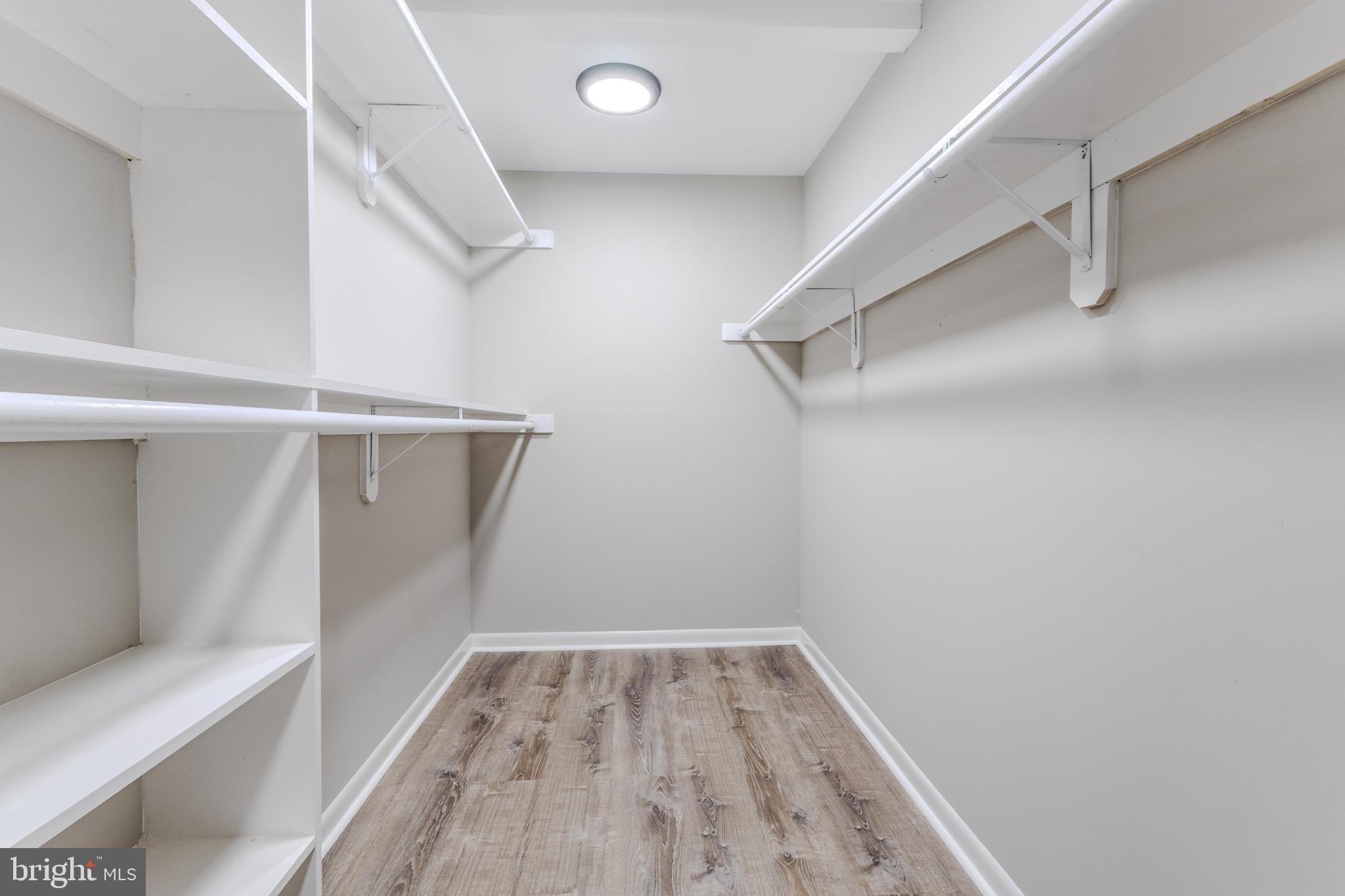 ROLLING KNOLLS - Residential