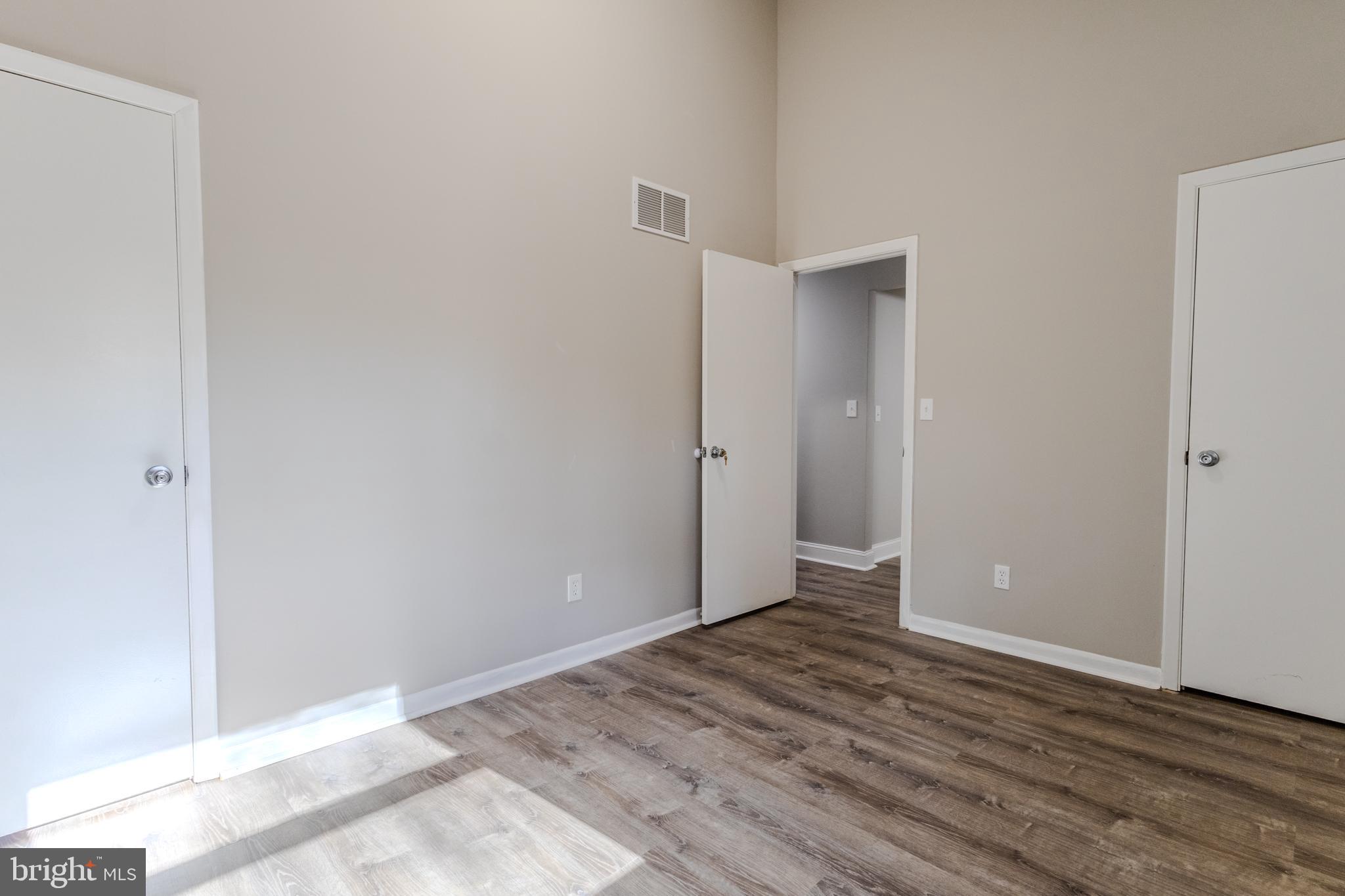 ROLLING KNOLLS - Residential