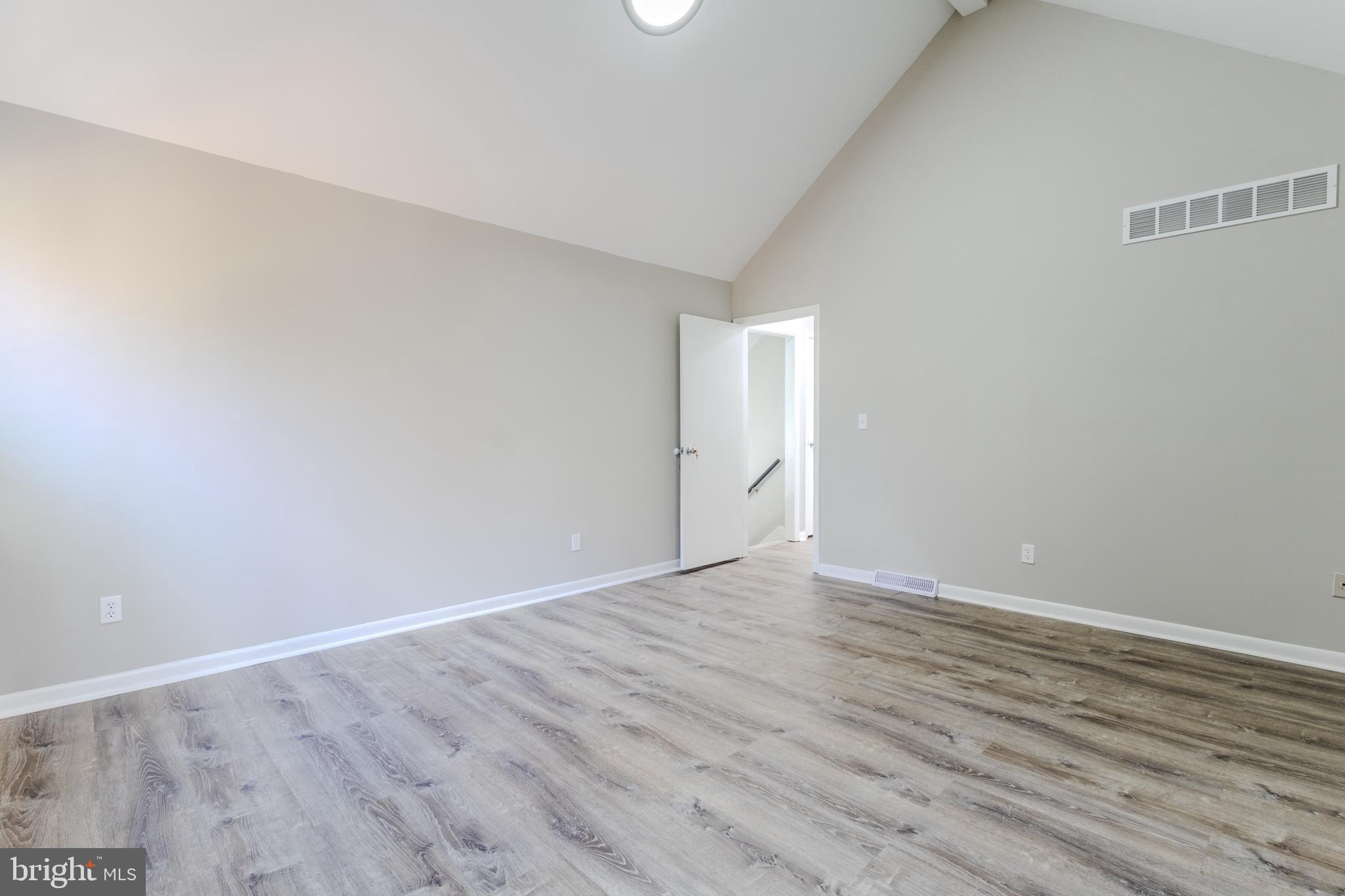 ROLLING KNOLLS - Residential