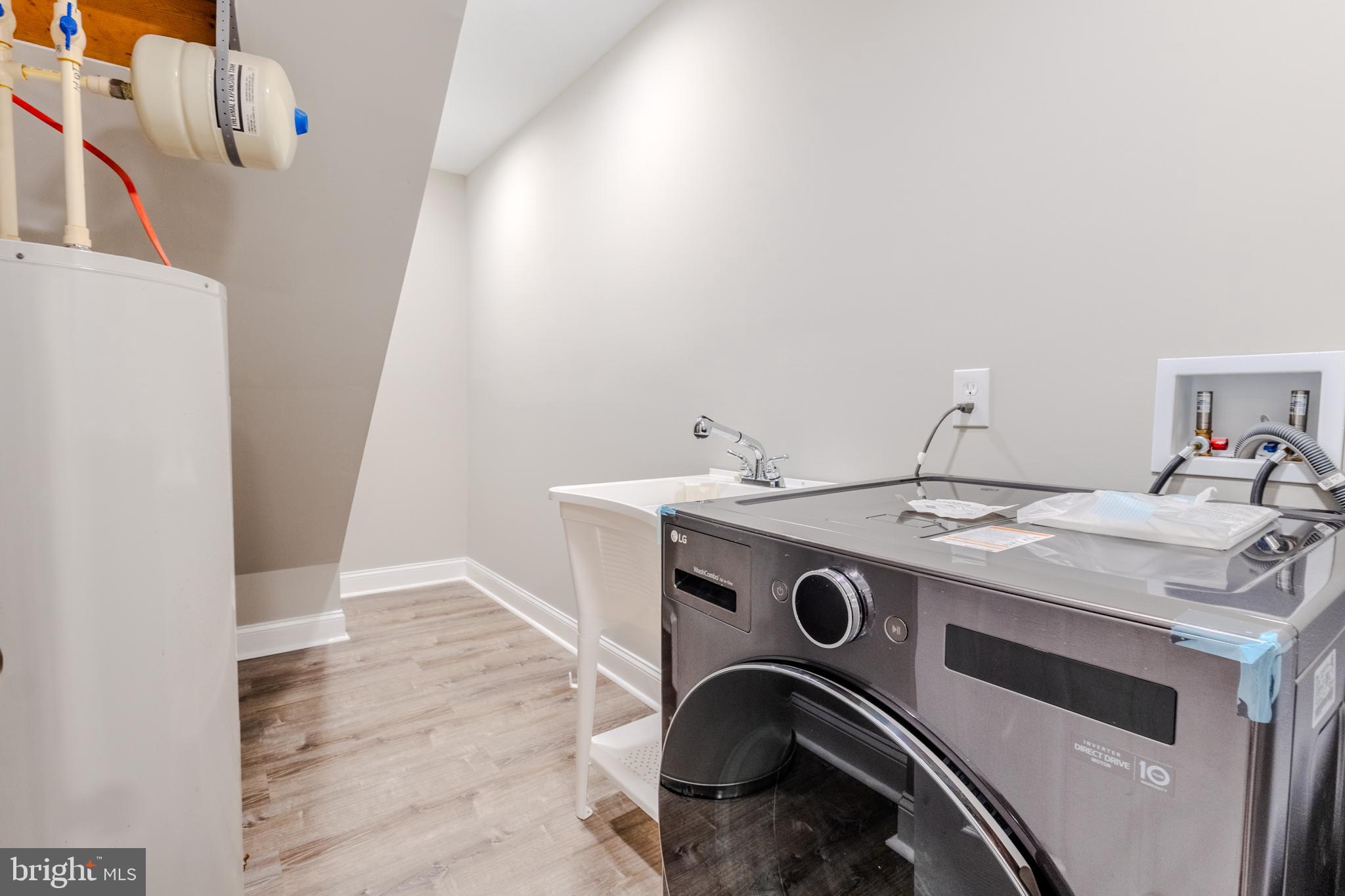 ROLLING KNOLLS - Residential