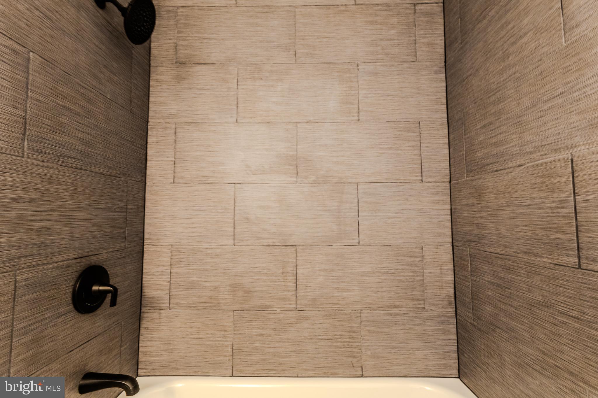 ROLLING KNOLLS - Residential