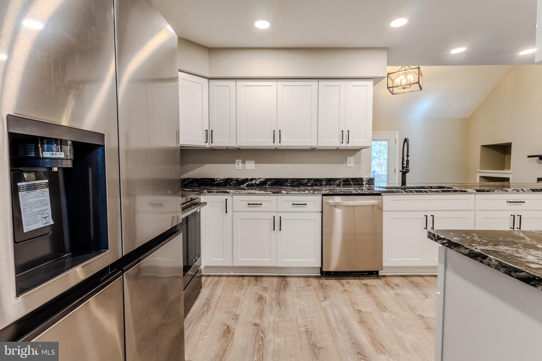 ROLLING KNOLLS - Residential