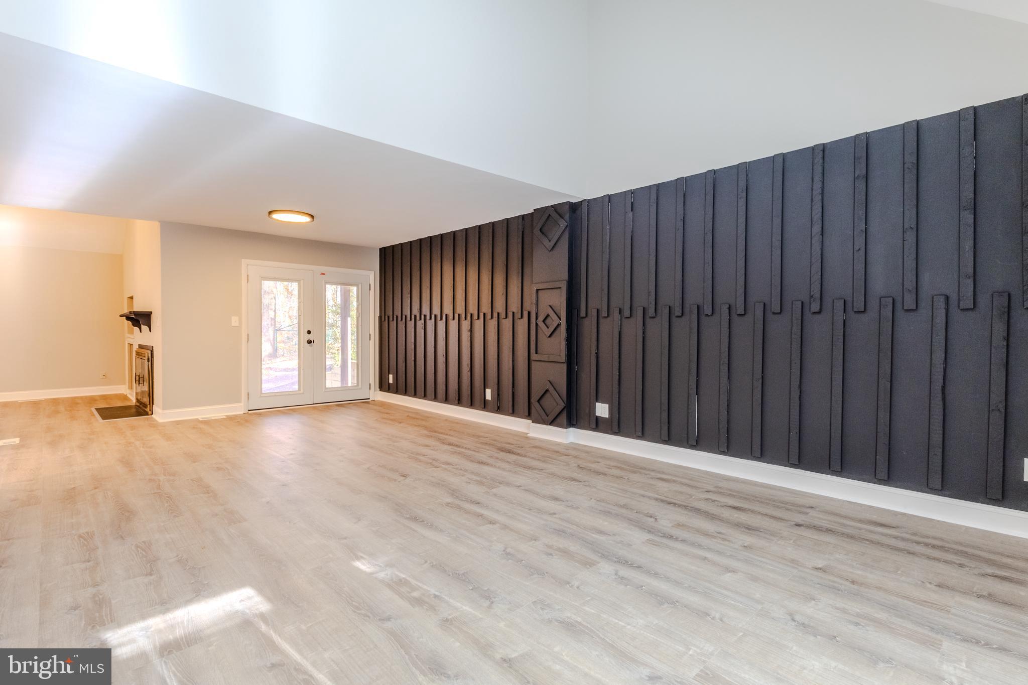 ROLLING KNOLLS - Residential