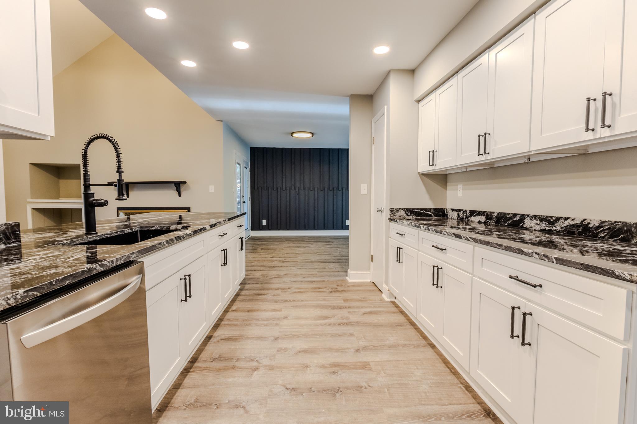 ROLLING KNOLLS - Residential