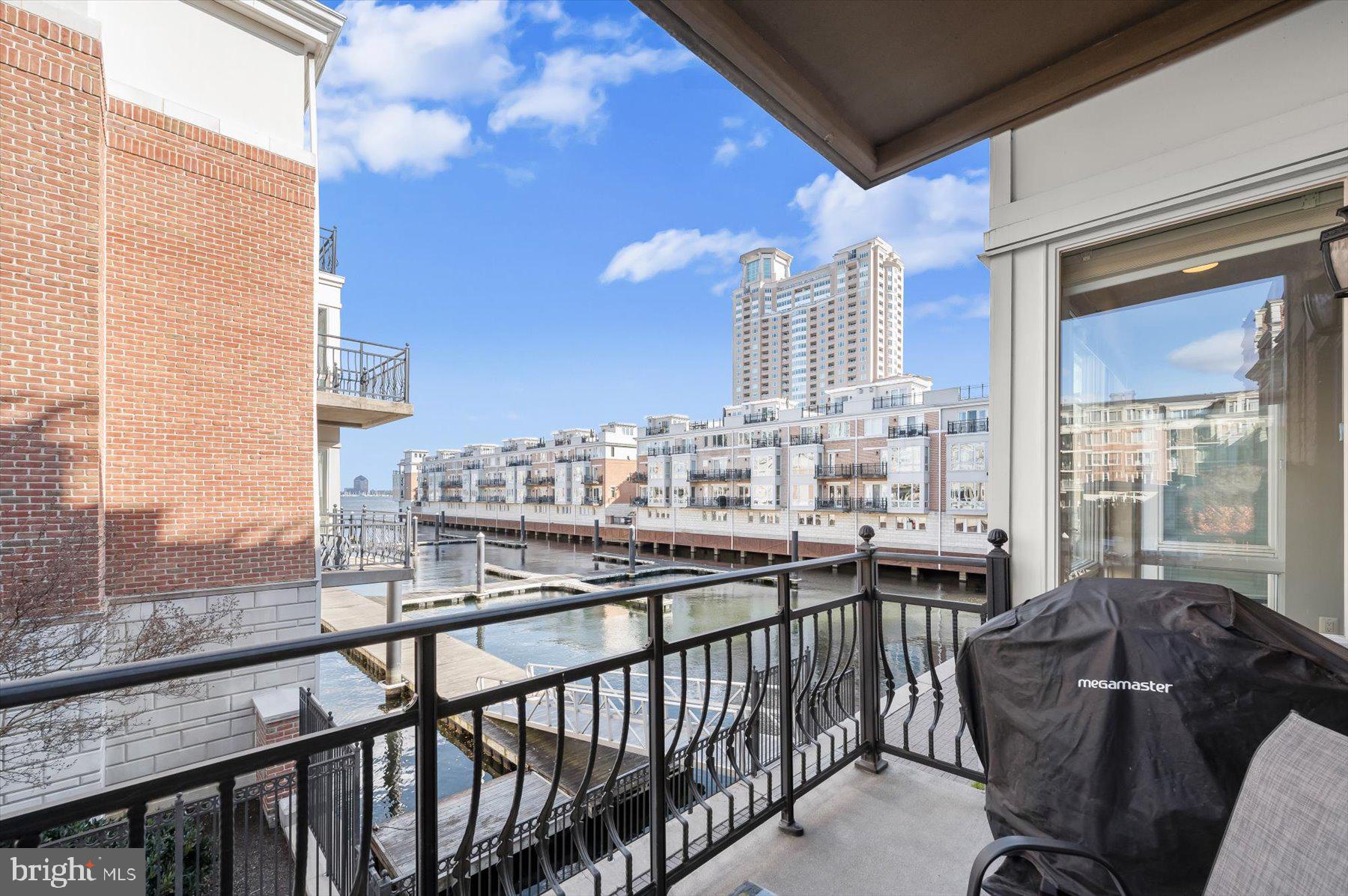 PIER HOMES AT HARBORVIEW - Residential