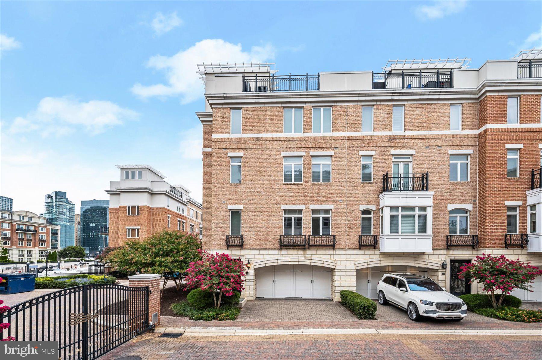 PIER HOMES AT HARBORVIEW - Residential