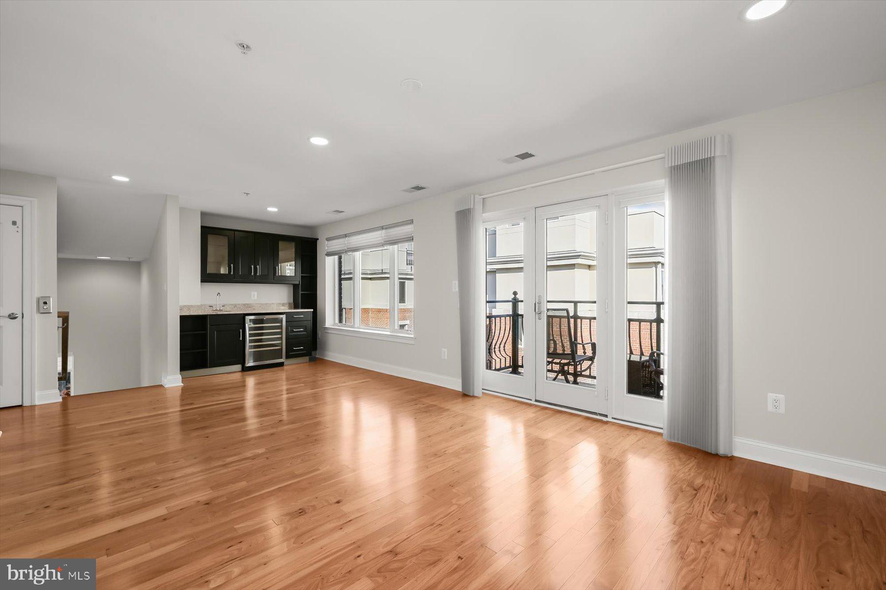 PIER HOMES AT HARBORVIEW - Residential