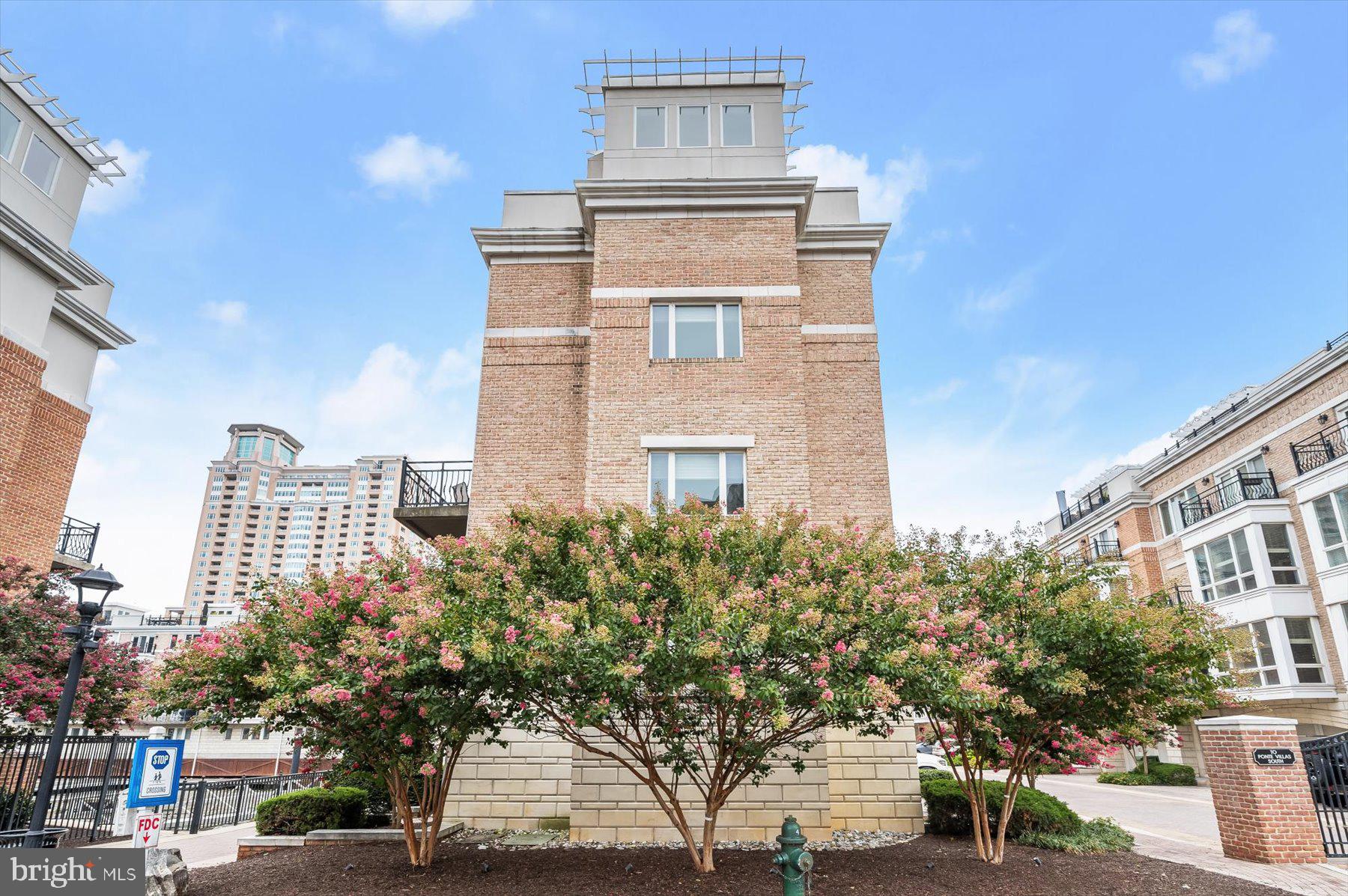 PIER HOMES AT HARBORVIEW - Residential