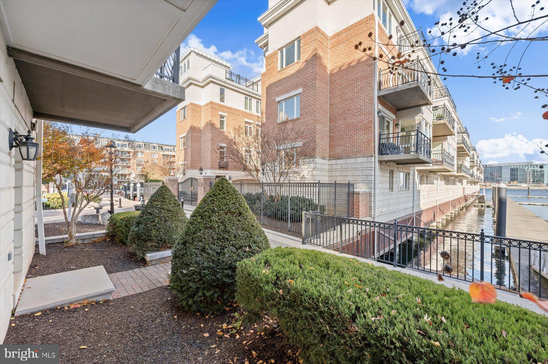 PIER HOMES AT HARBORVIEW - Residential