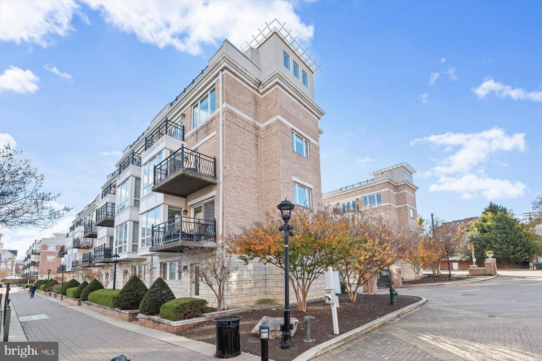 PIER HOMES AT HARBORVIEW - Residential