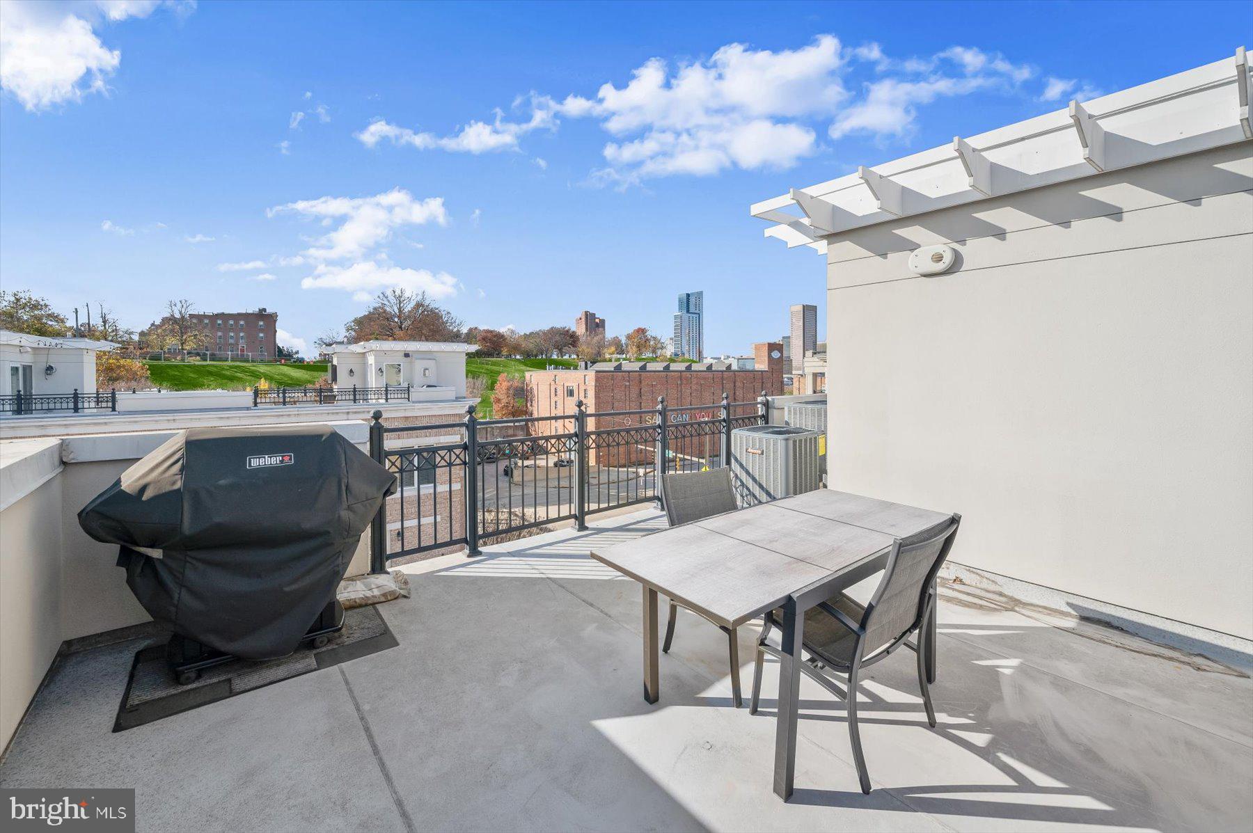 PIER HOMES AT HARBORVIEW - Residential