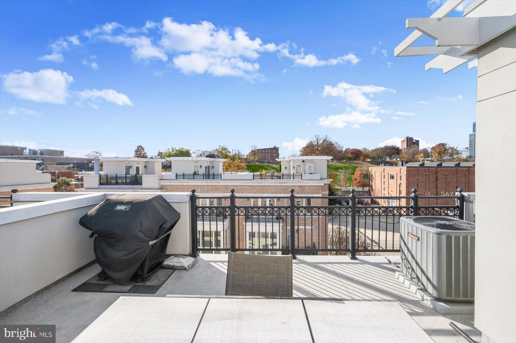 PIER HOMES AT HARBORVIEW - Residential