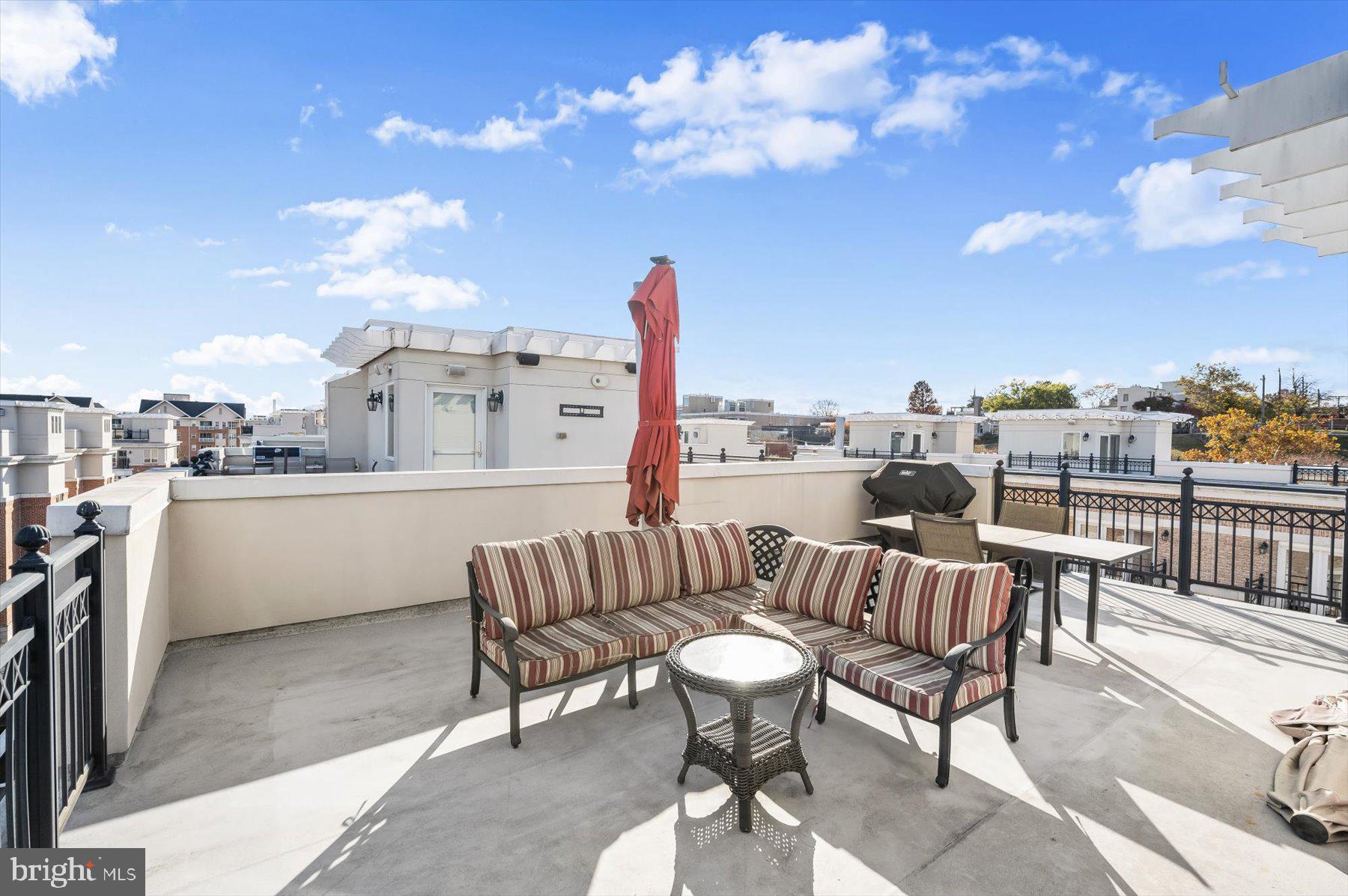 PIER HOMES AT HARBORVIEW - Residential