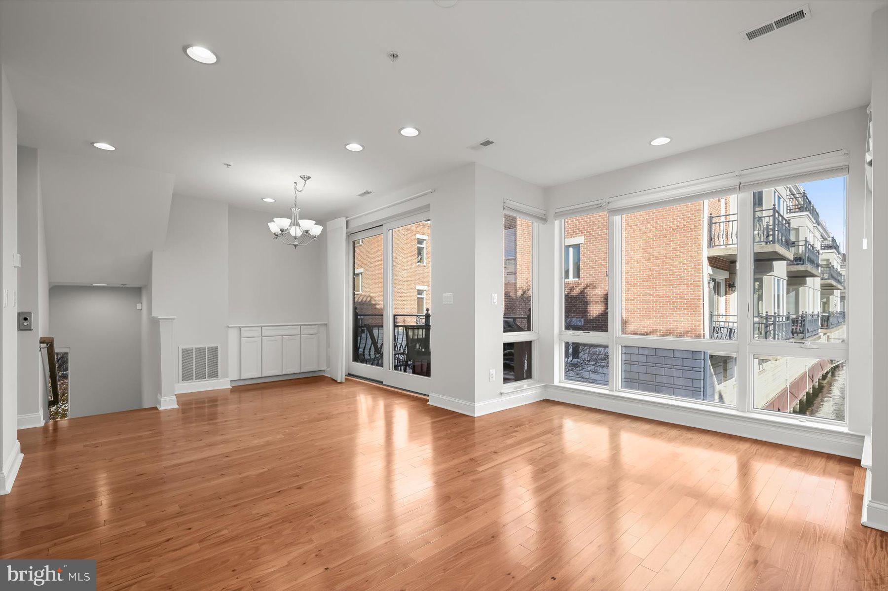 PIER HOMES AT HARBORVIEW - Residential