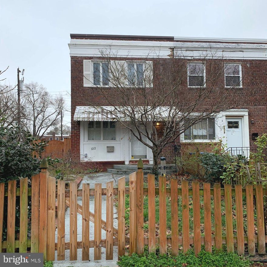 Sun-filled end unit townhome convenient to everything Old Town Alexandria has to offer! Entry Level has living and dining area with gleaming hardwood floors, updated kitchen that opens to the back-patio area. Upper level has two bedrooms with hardwood floors and an updated bathroom. Lower level suite has a mini-kitchenette, beautiful updated bathroom, full size washer and dryer and small family room. This 3-level house has a ton of closet and storage space!Exterior features carport parking, storage shed, fully fenced yard, and flagstone patio. Pets are case by case with pet deposit. Community: Minutes to Old Town Alexandria (nightlife, shops, restaurants), close to Metro, close to I-495. Rent: $3000
Sec. Deposit: $3000 (due at time of application)
Pet Deposit: $500/ pet
App fee: $45/ applicant
Qualifying income: Two lowest household incomes need to meet or exceed $120,000.
Pets are case by case with pet deposit of $500.
Available 7/1/2025