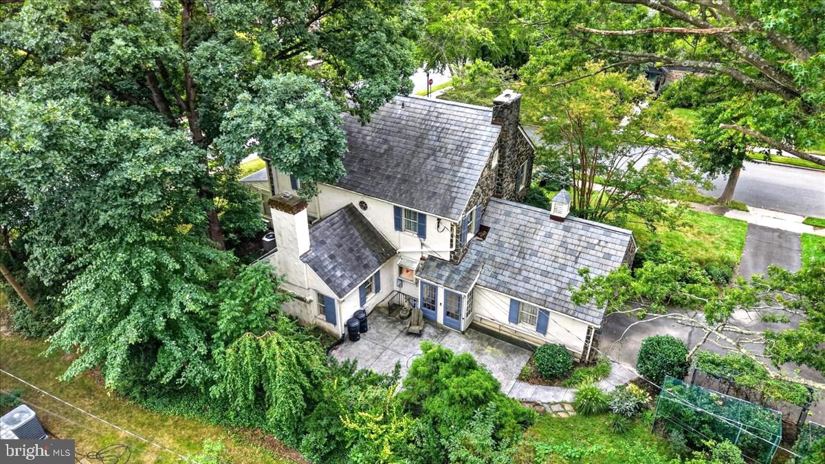 401 HAWTHORNE DRIVE