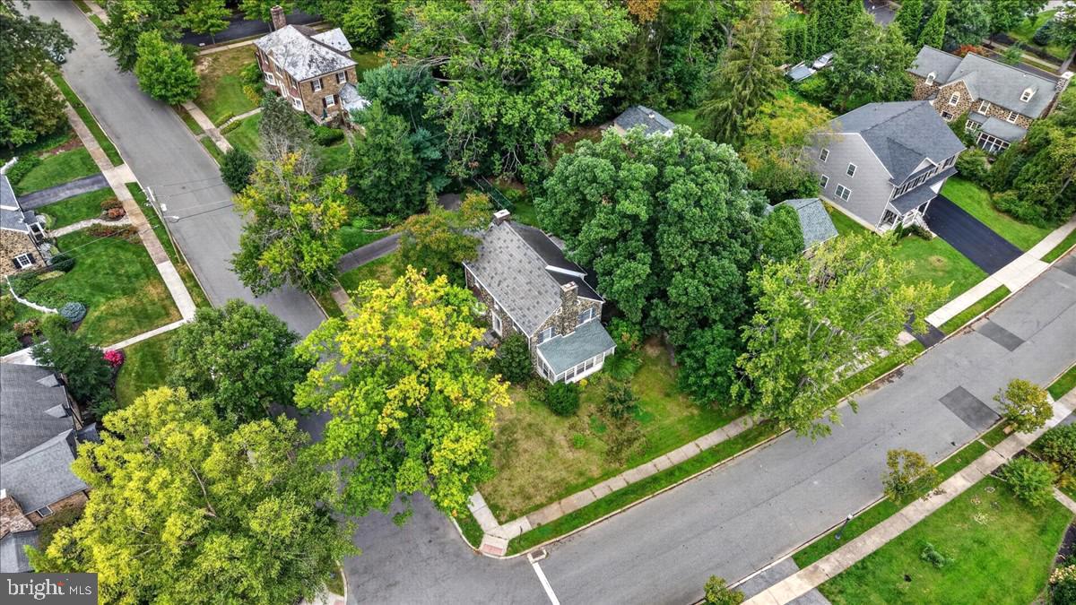 401 HAWTHORNE DRIVE